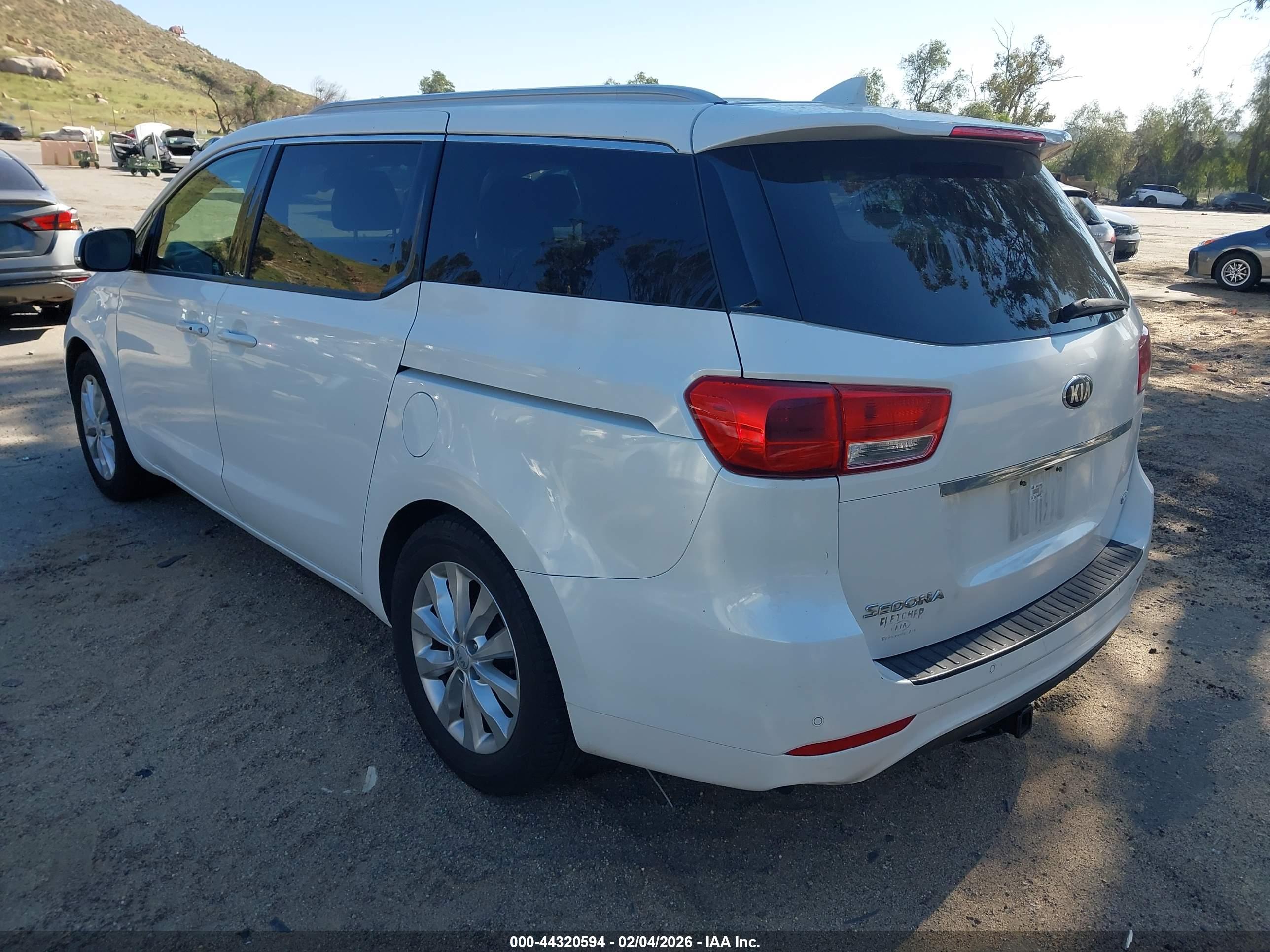 KIA SEDONA image 3