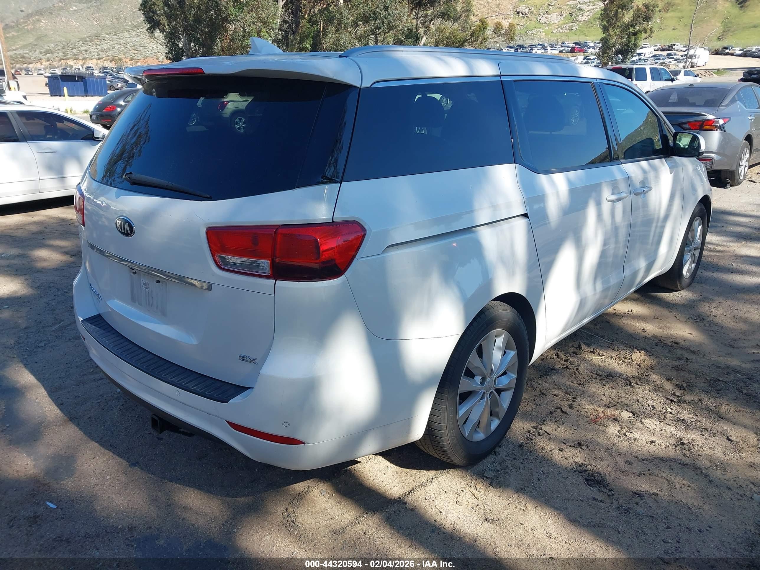 KIA SEDONA image 4