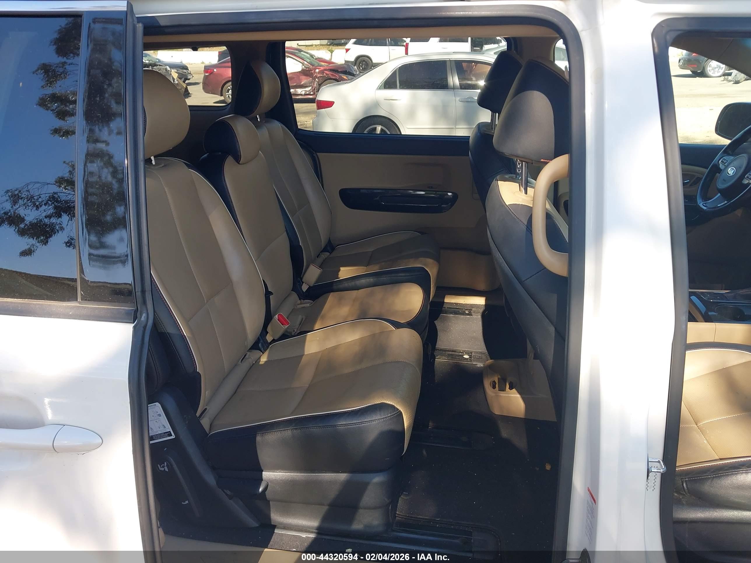 KIA SEDONA image 8