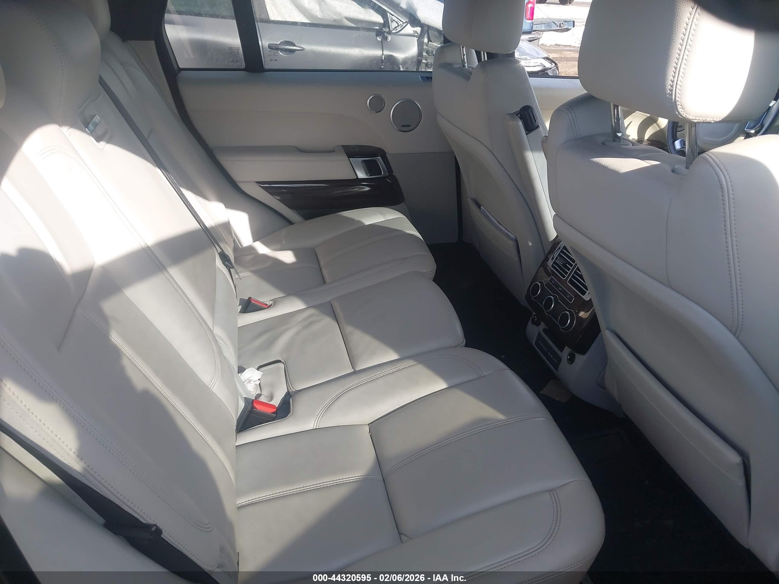 LAND ROVER image 8