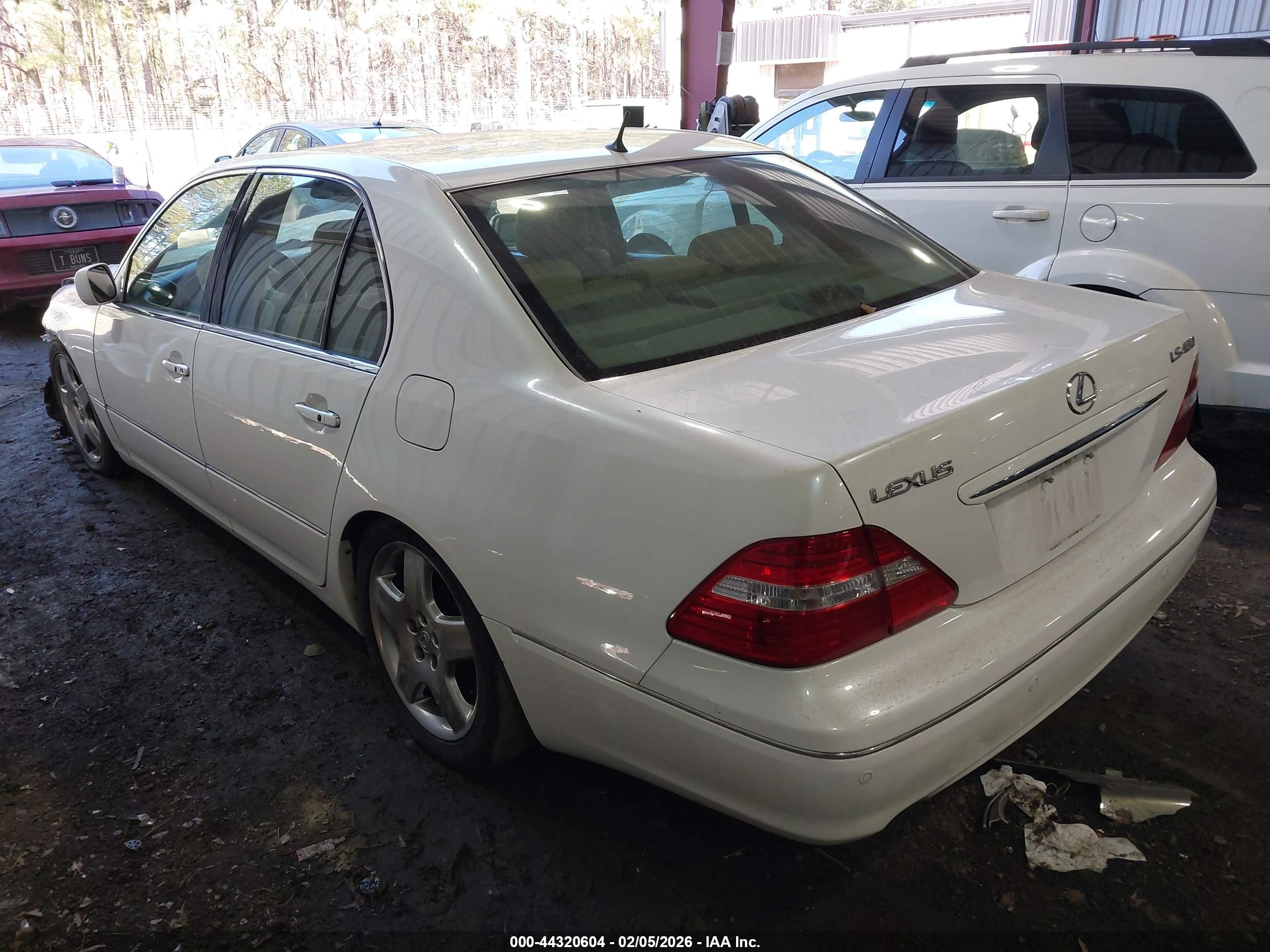 LEXUS LS image 3
