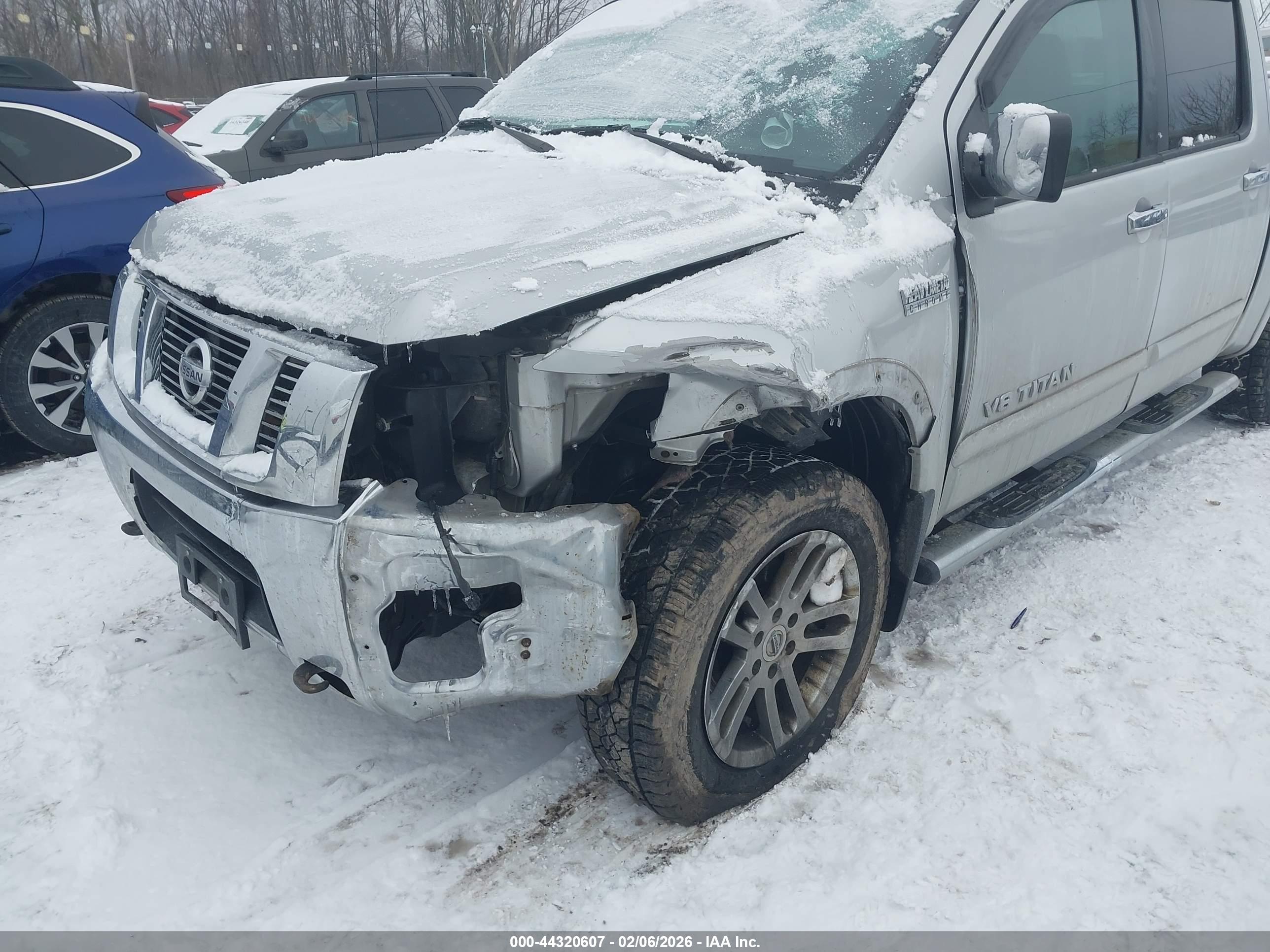 NISSAN TITAN image 6