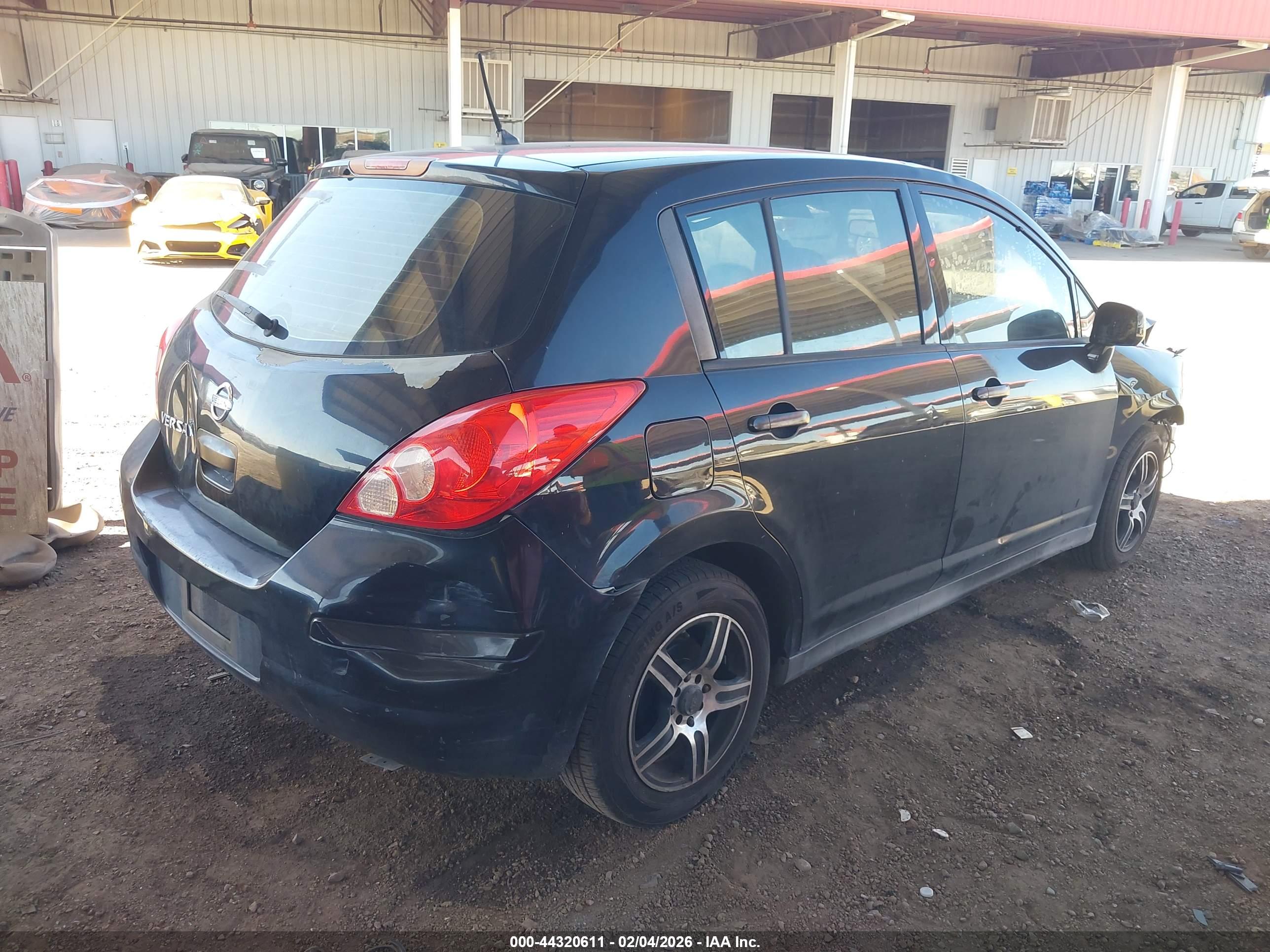 NISSAN VERSA image 4