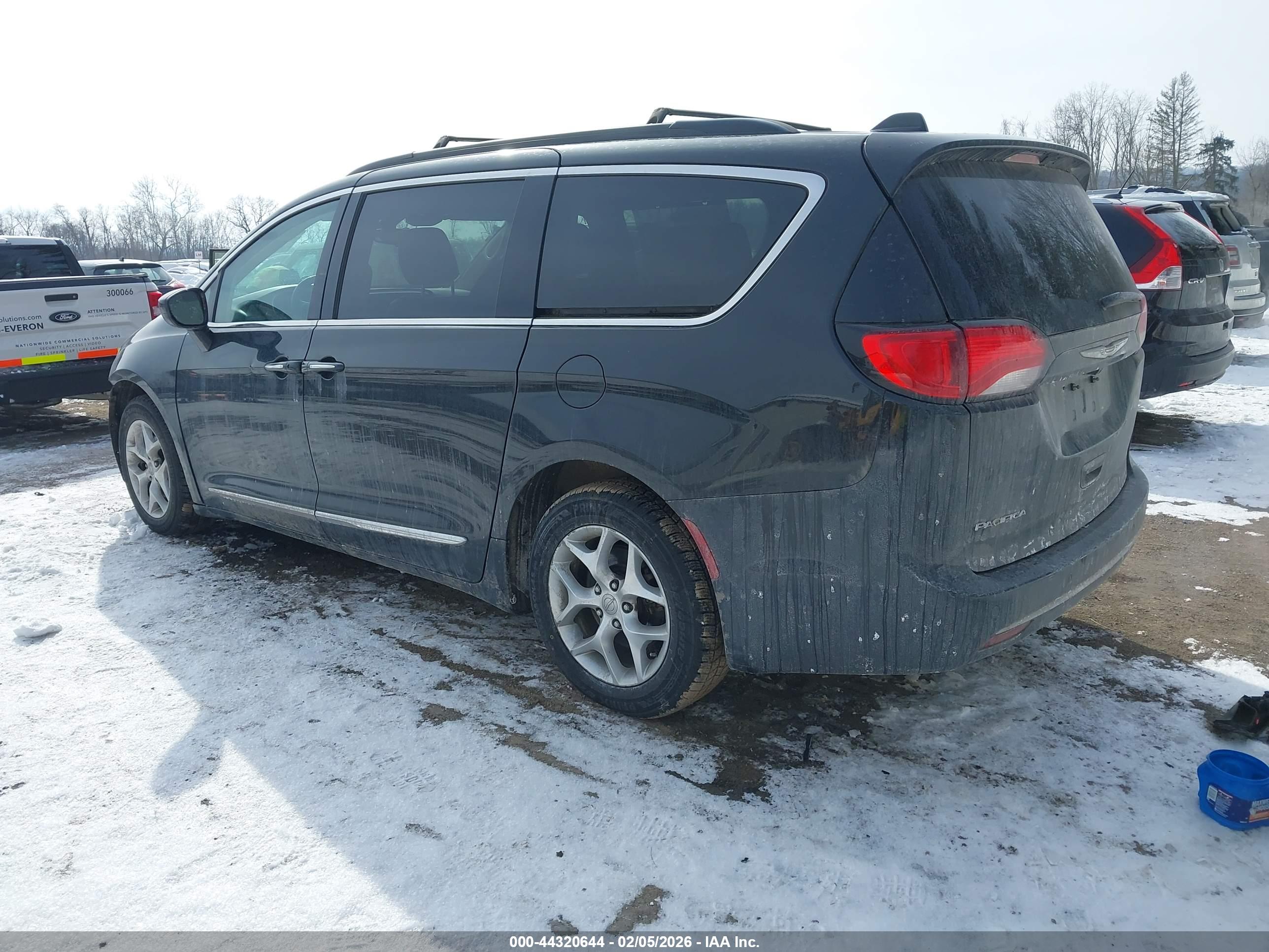 CHRYSLER PACIFICA image 3