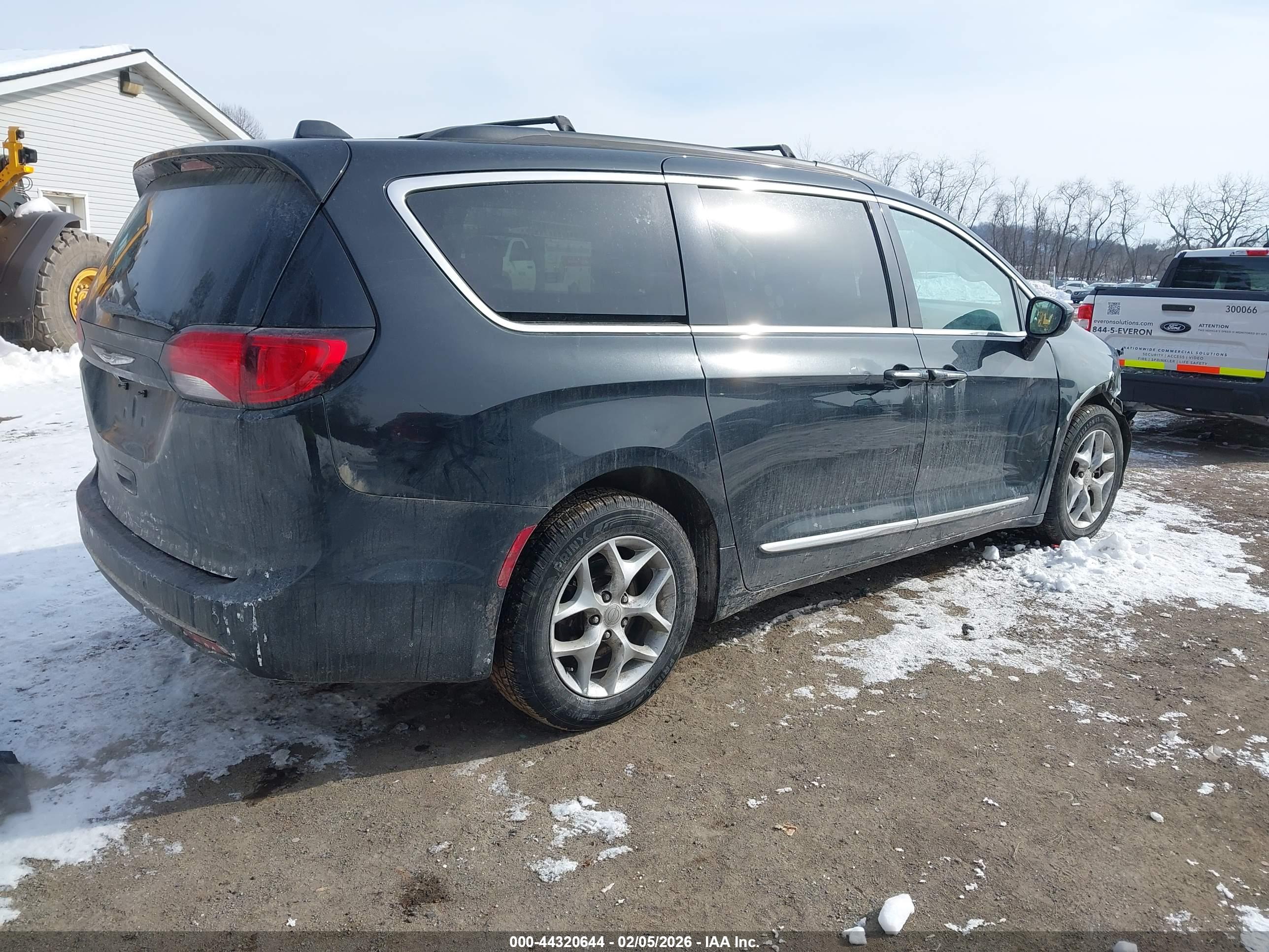 CHRYSLER PACIFICA image 4