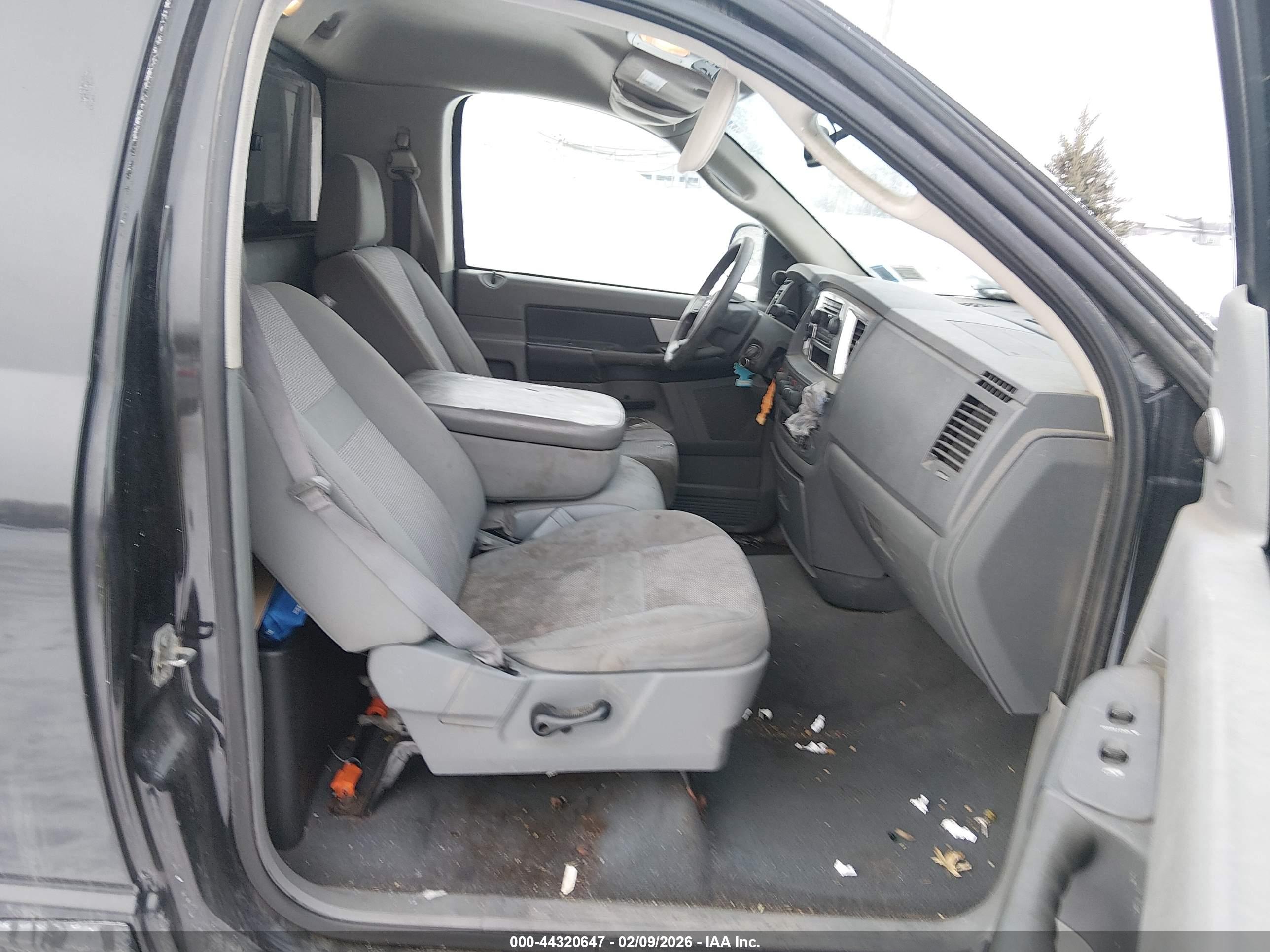 DODGE RAM image 5