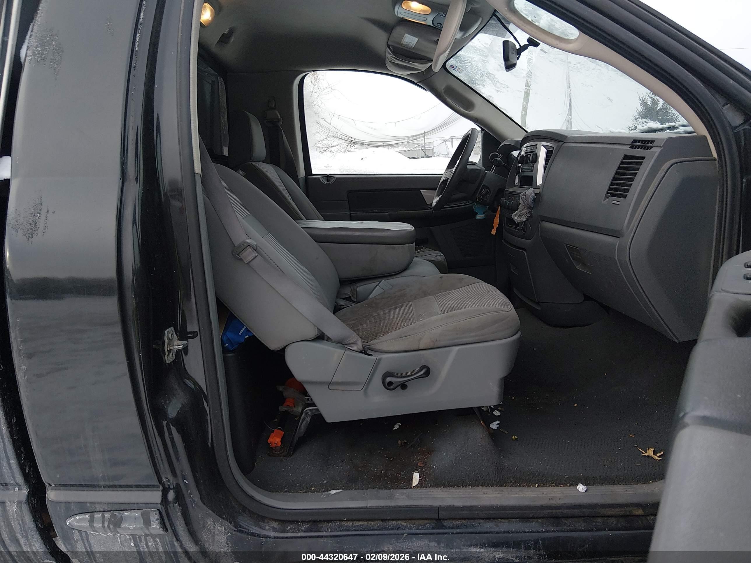 DODGE RAM image 8