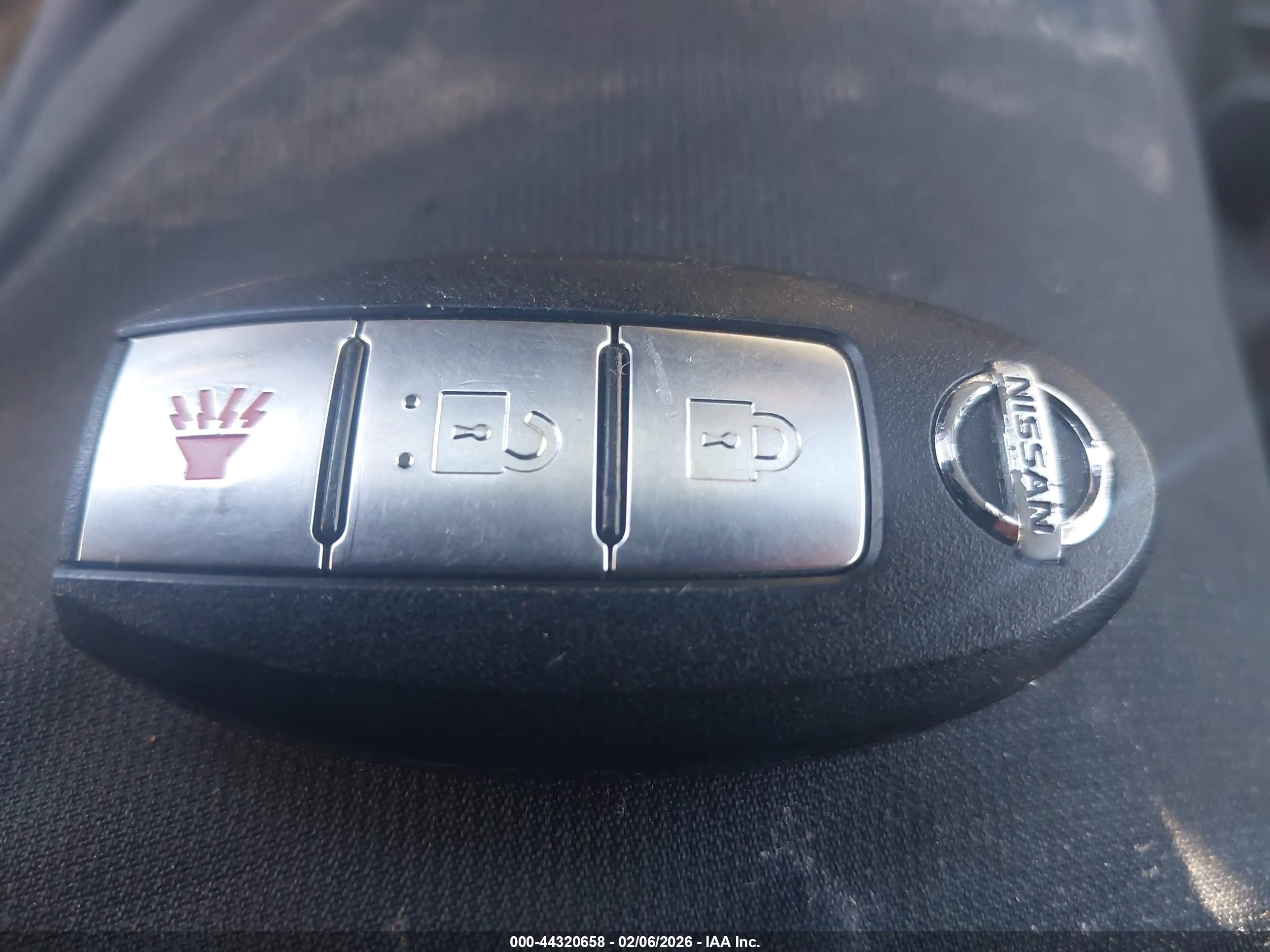 NISSAN VERSA image 11