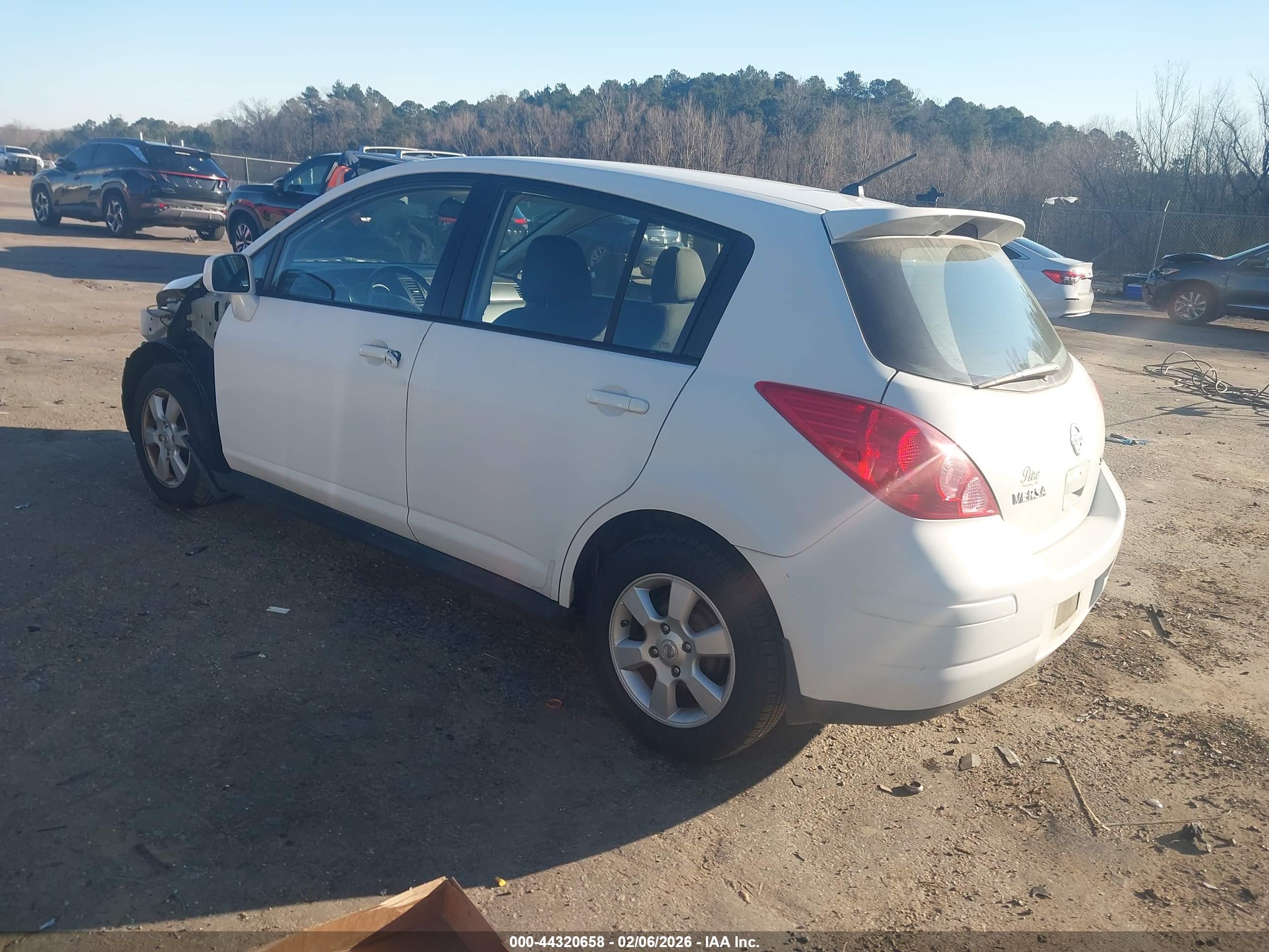 NISSAN VERSA image 3
