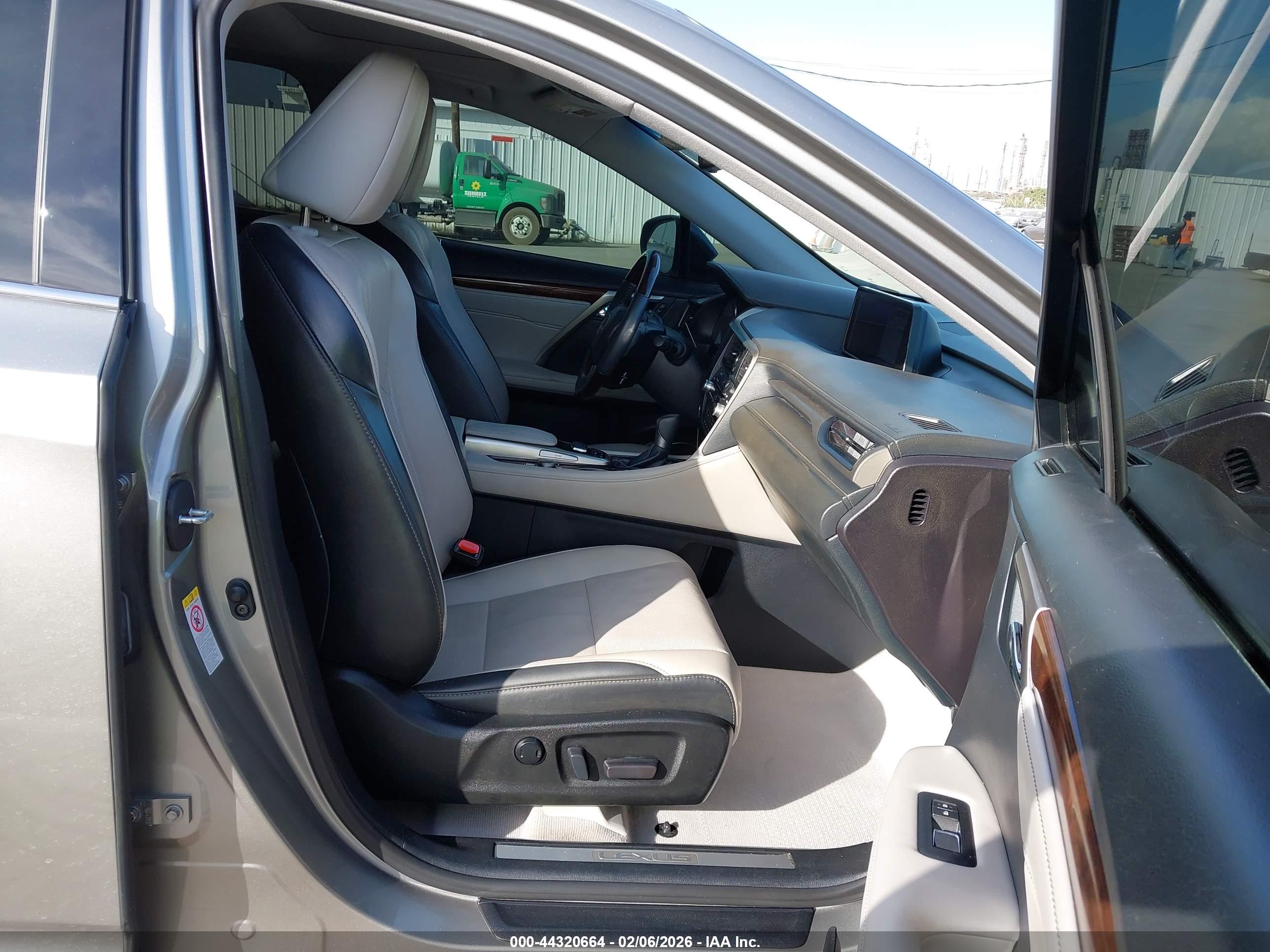 LEXUS RX image 5