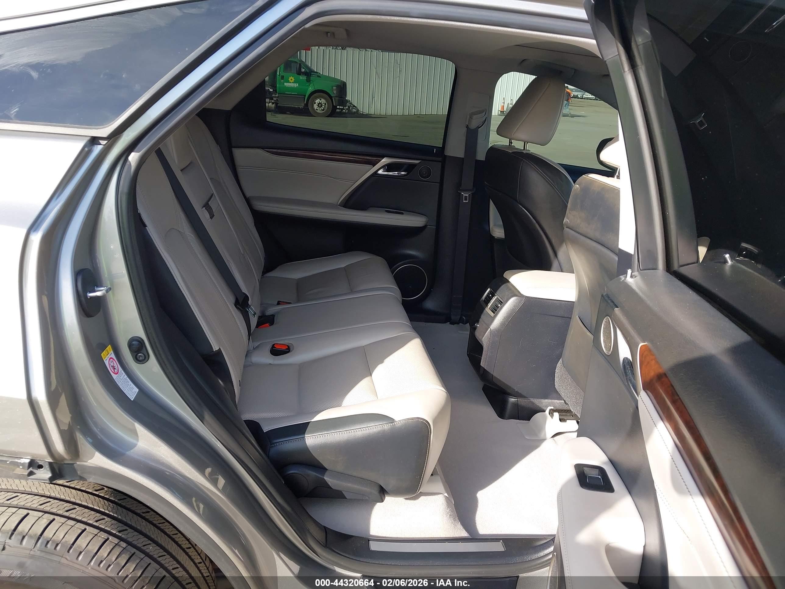LEXUS RX image 8