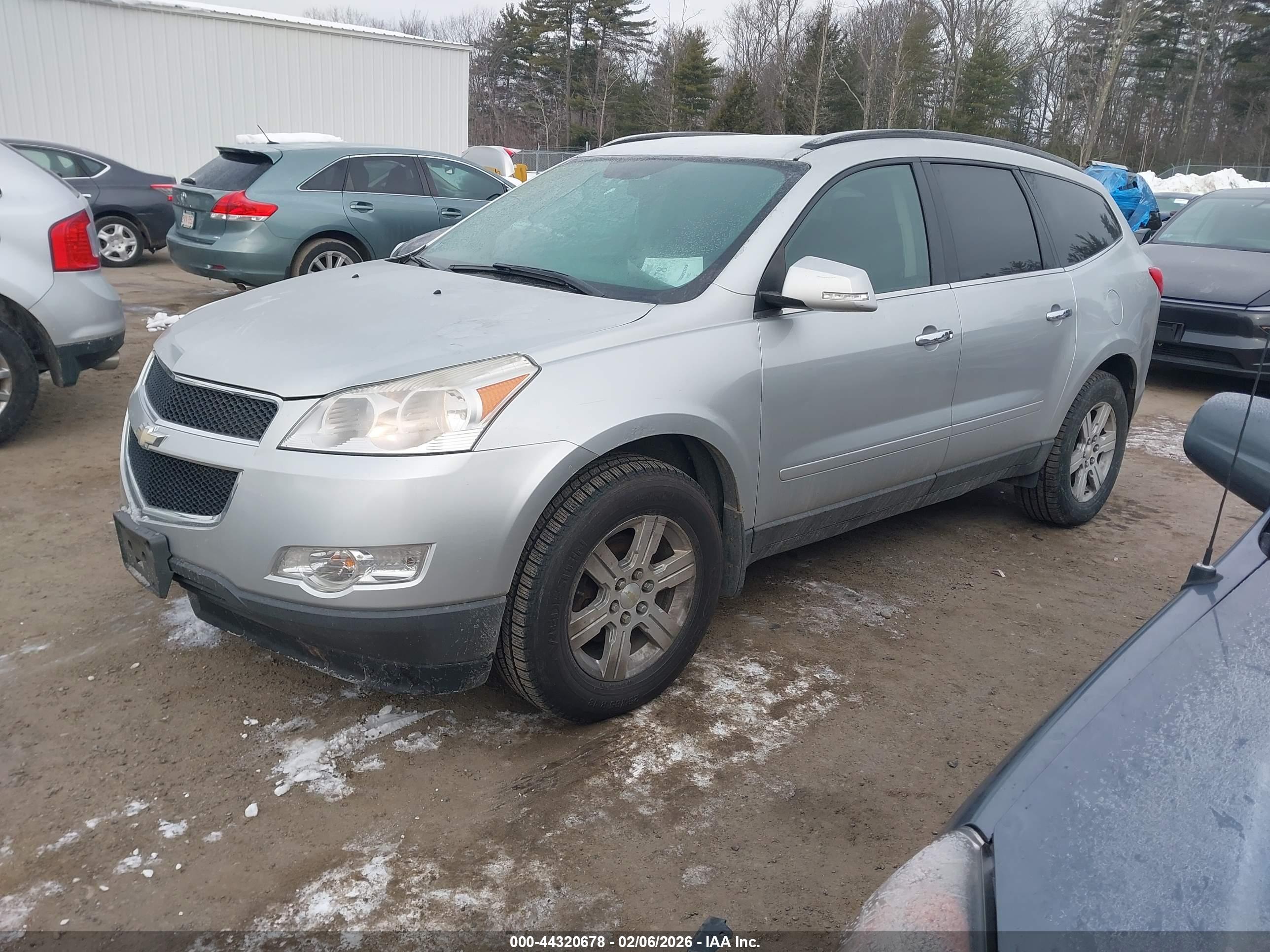 CHEVROLET TRAVERSE image 2