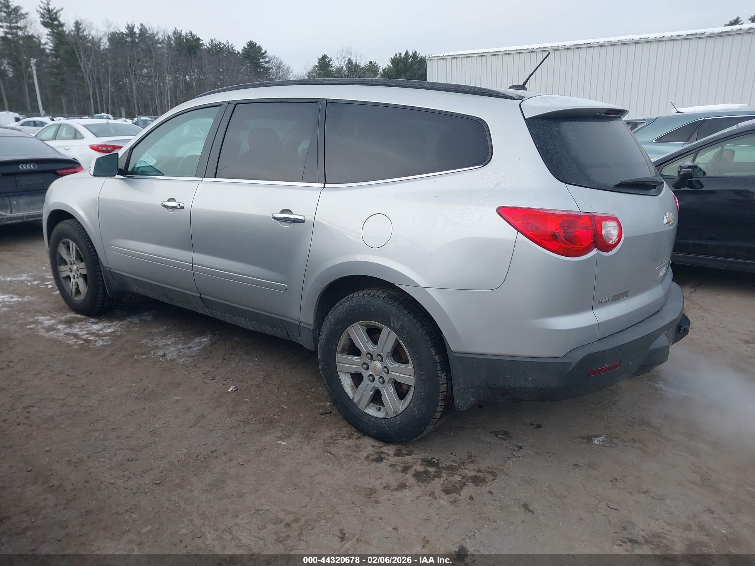 CHEVROLET TRAVERSE image 3
