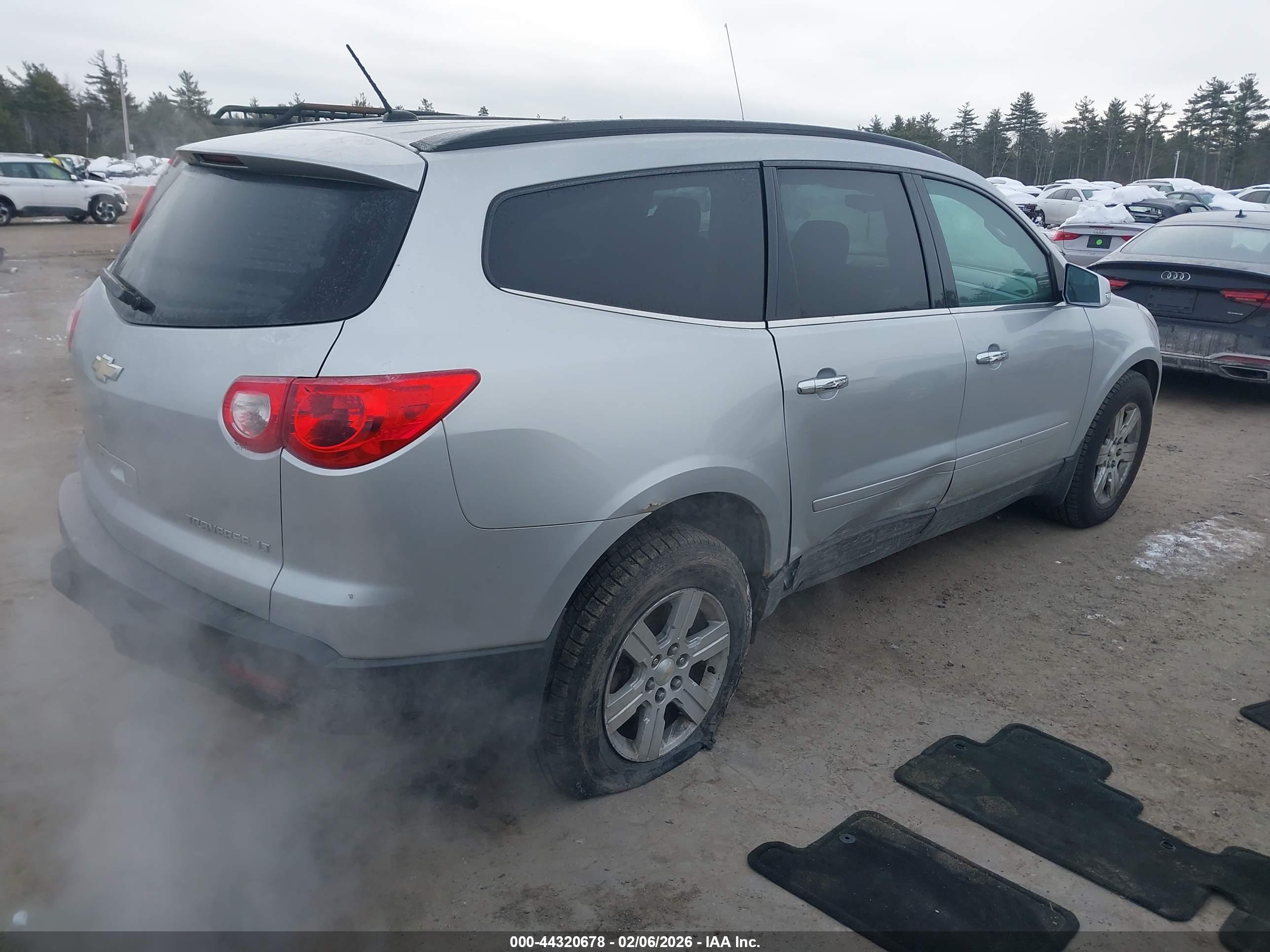 CHEVROLET TRAVERSE image 4