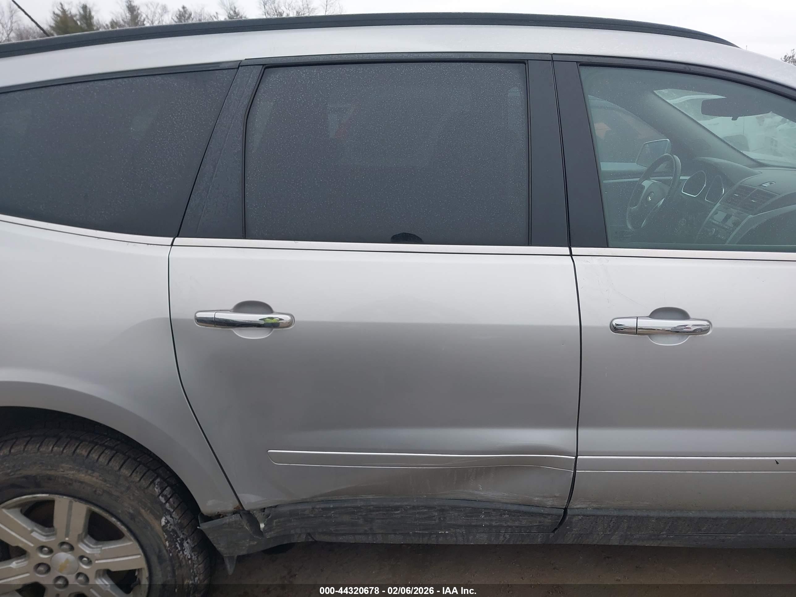 CHEVROLET TRAVERSE image 6