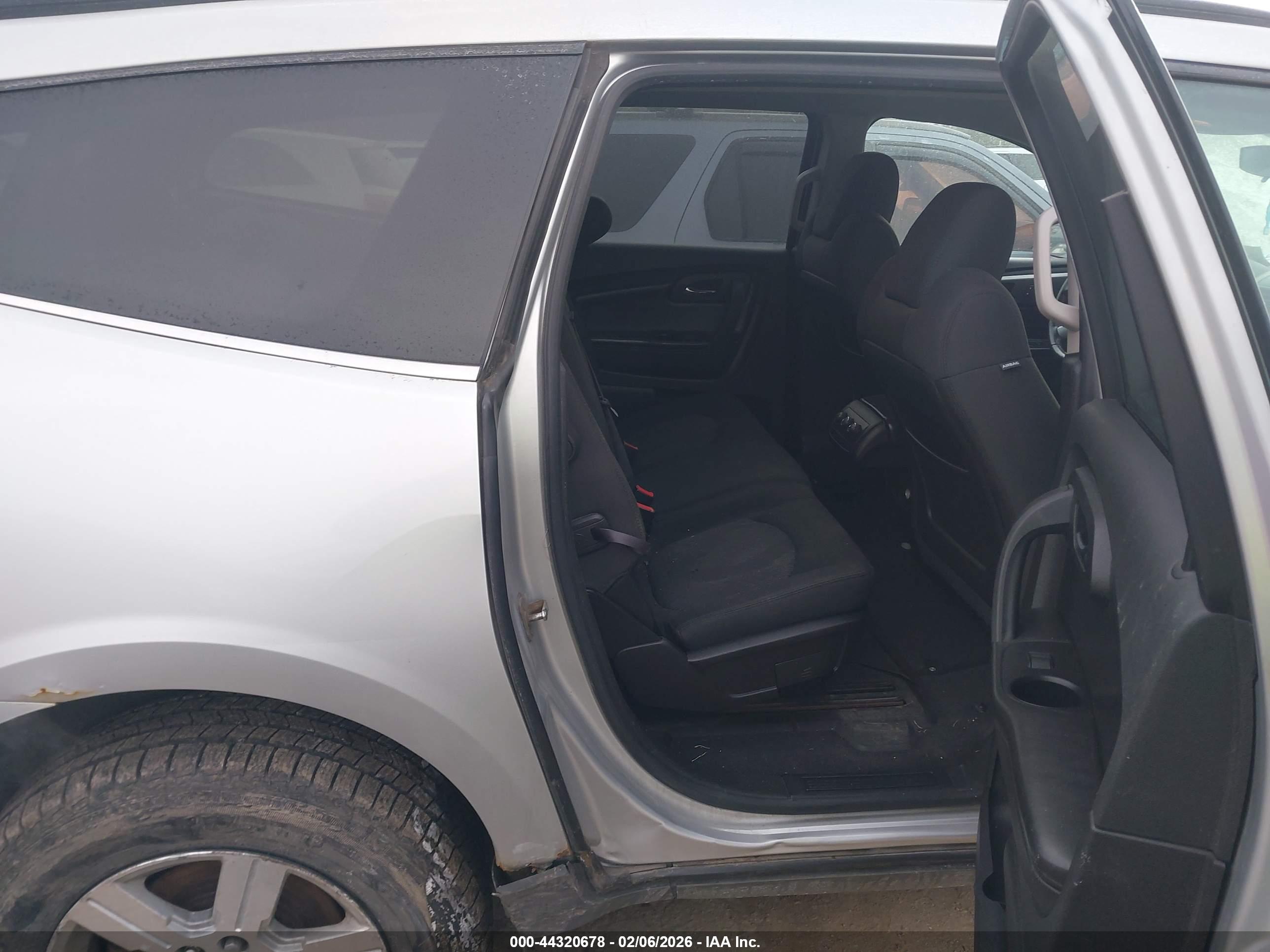 CHEVROLET TRAVERSE image 8