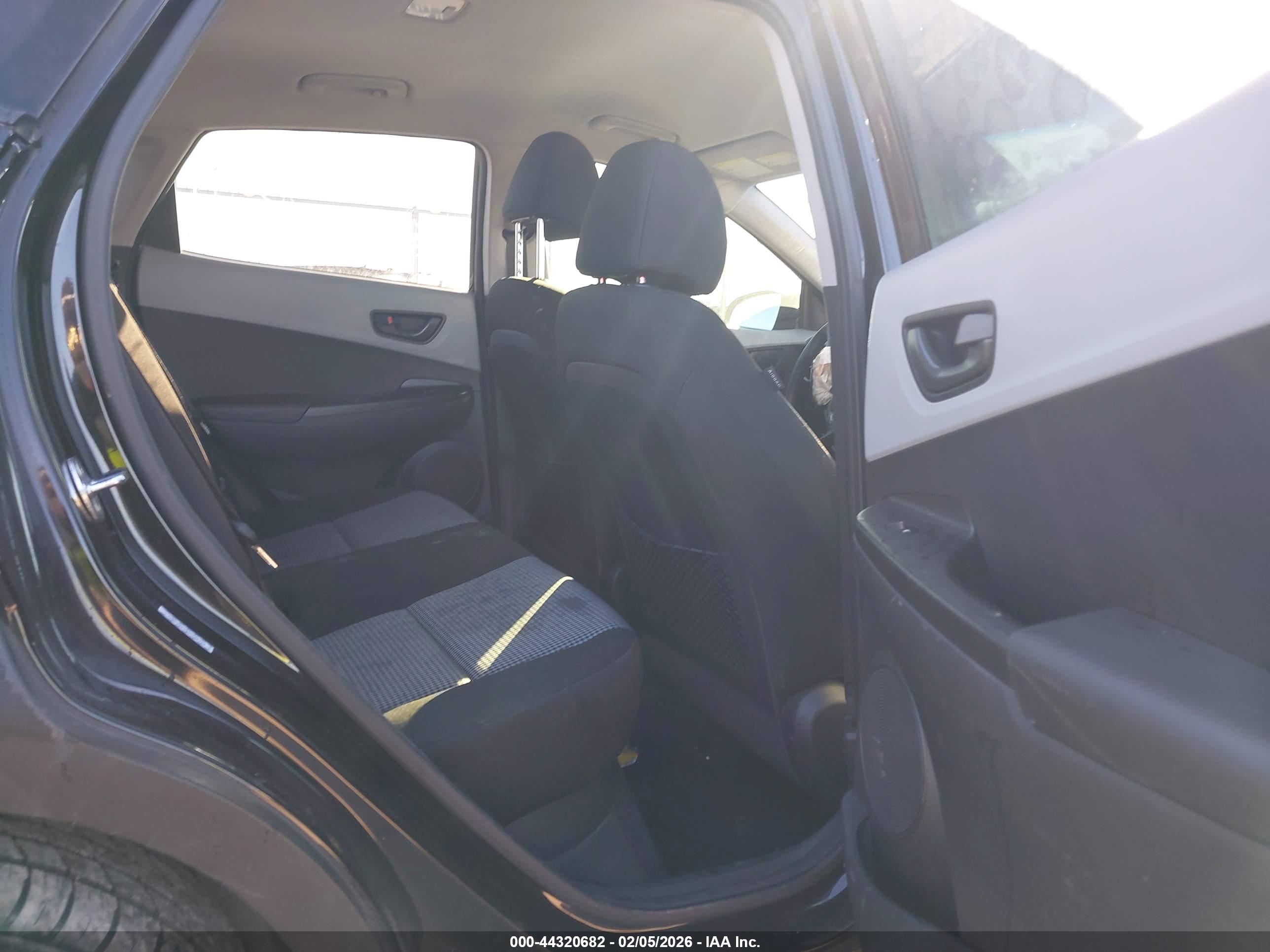 HYUNDAI KONA image 8