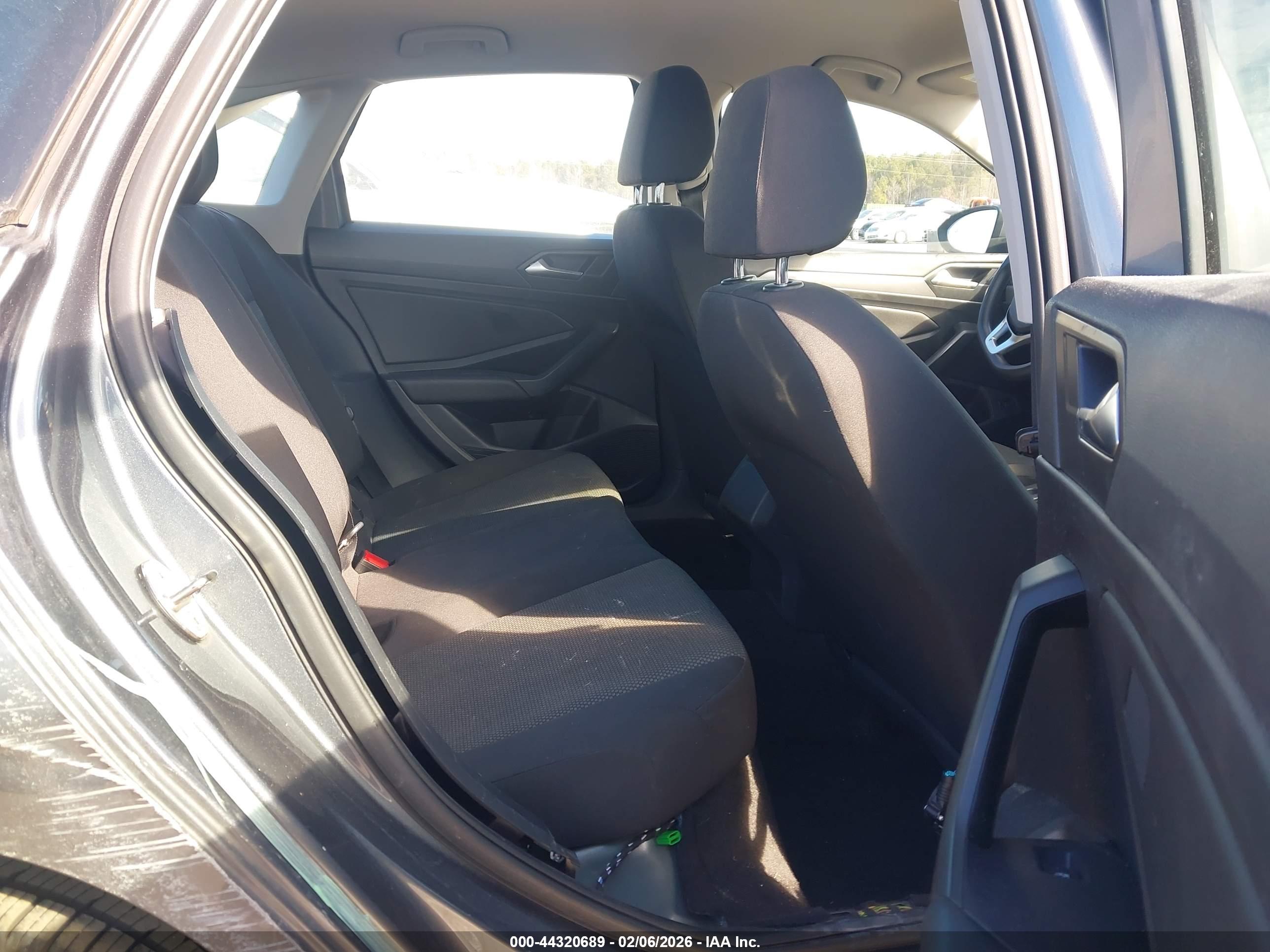 VOLKSWAGEN JETTA image 8