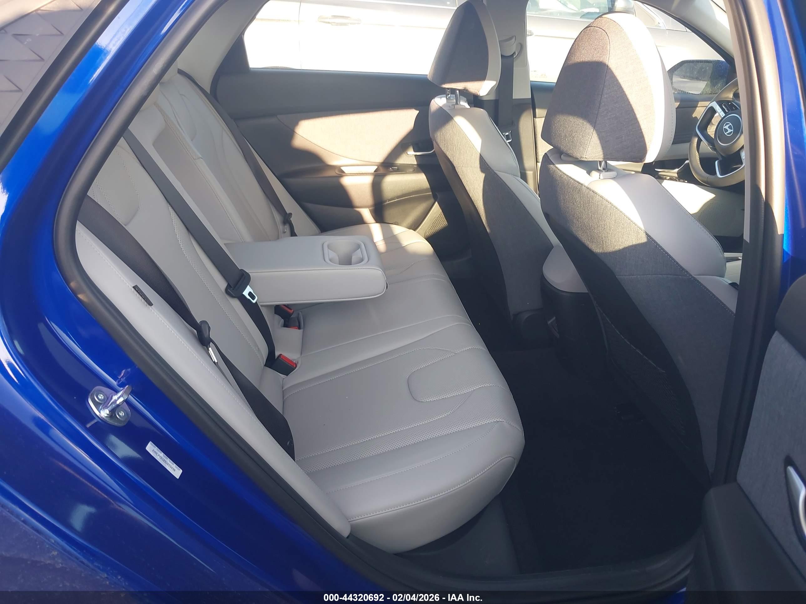 HYUNDAI ELANTRA image 8