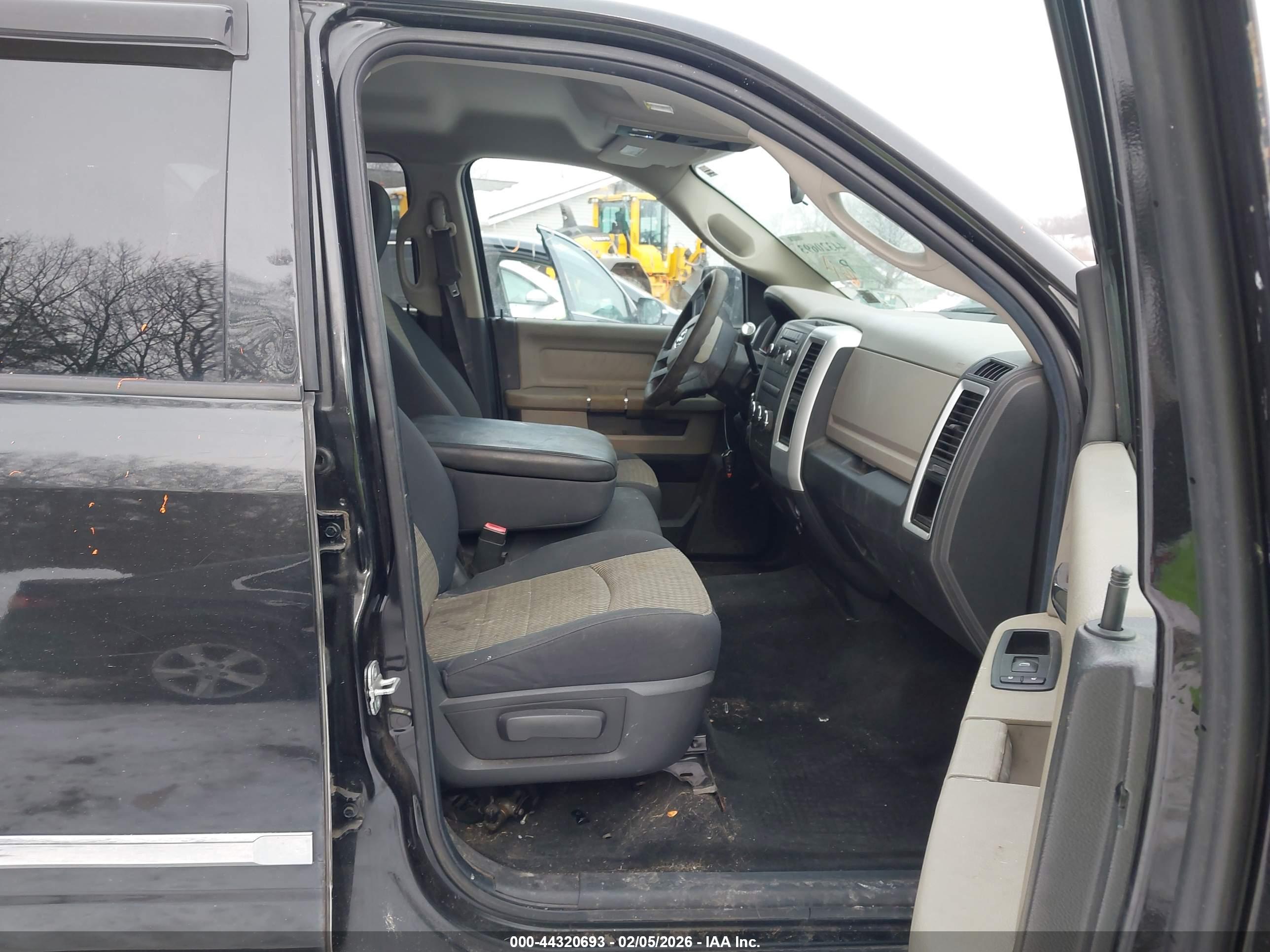 DODGE RAM image 5