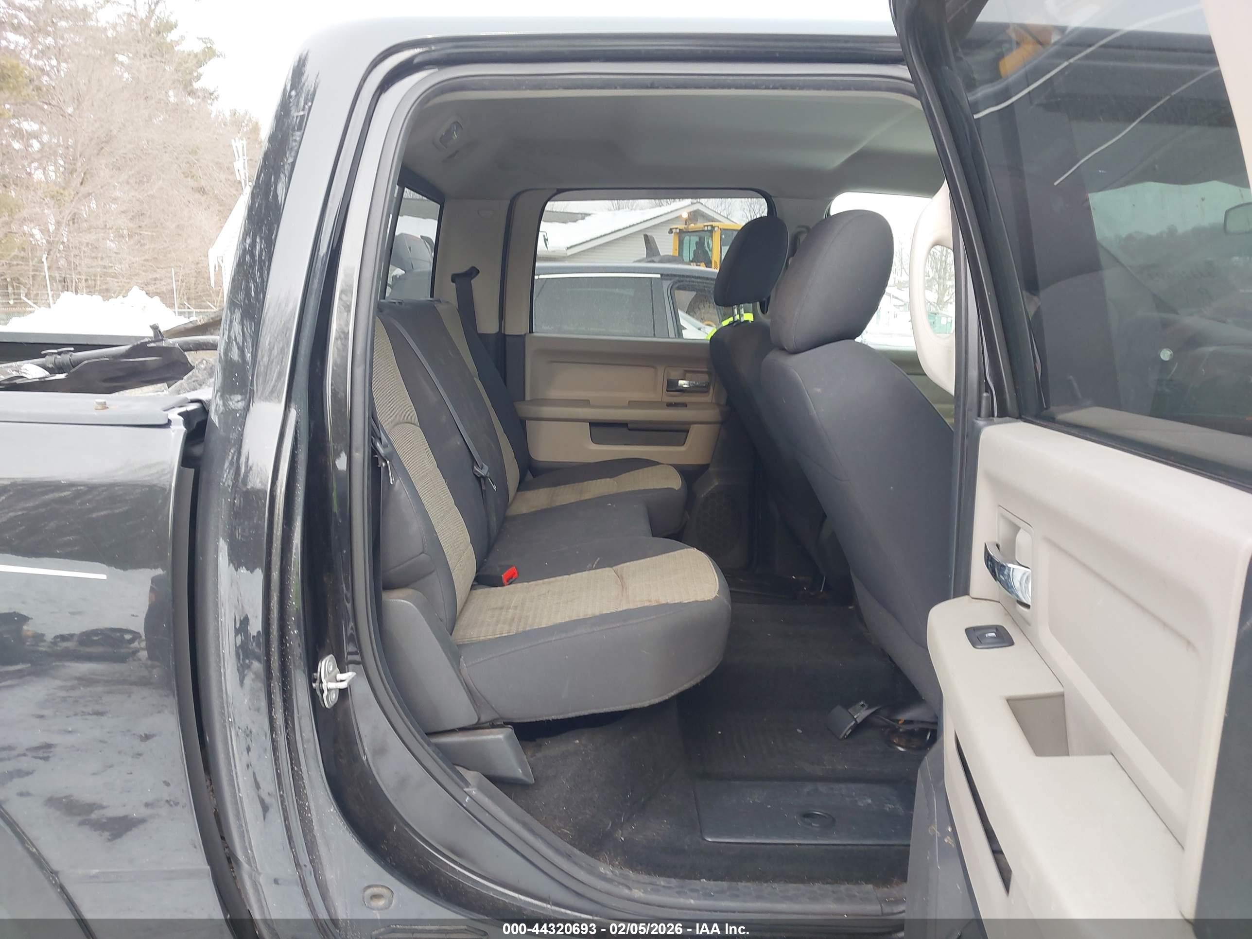DODGE RAM image 8