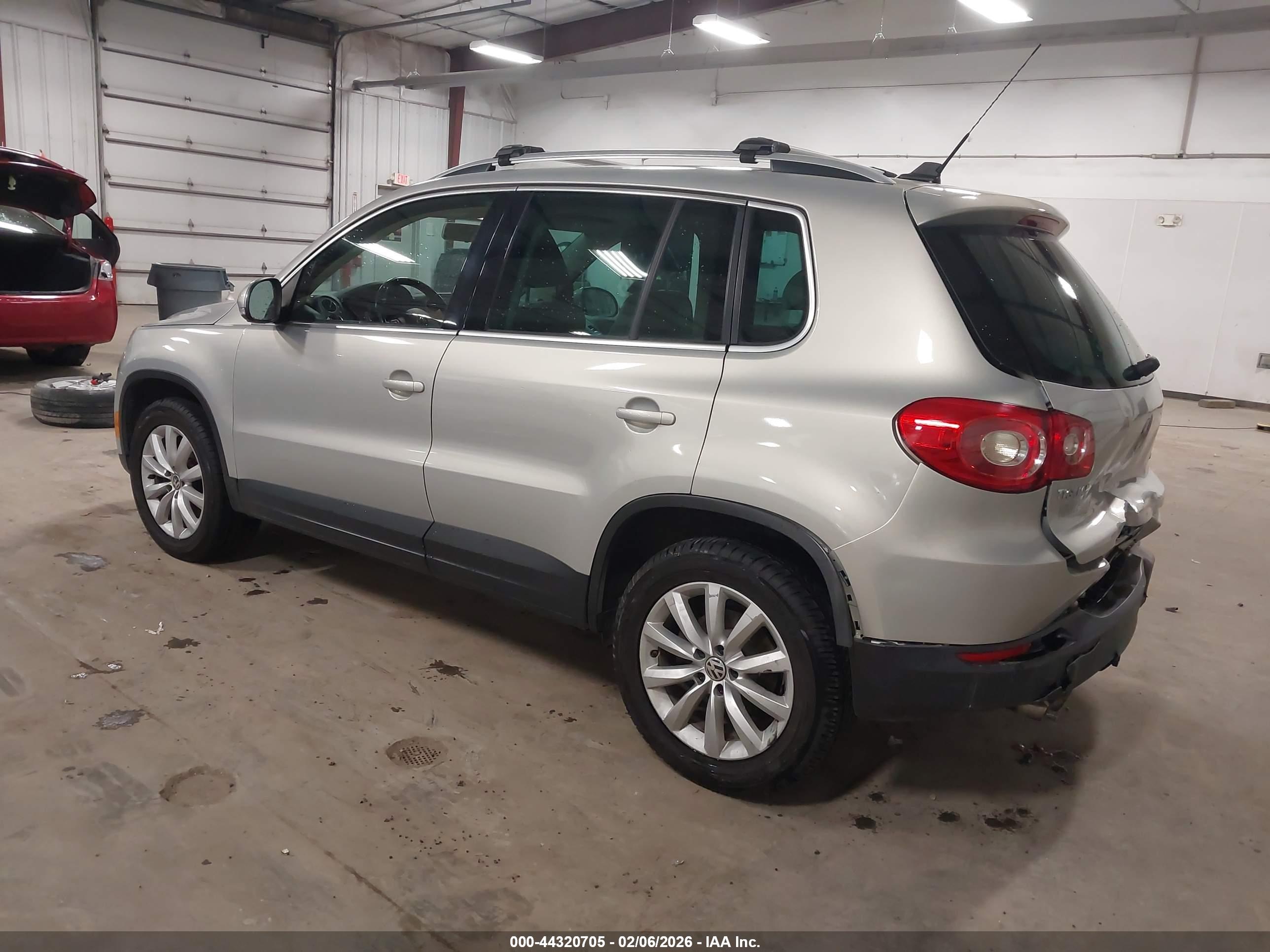 VOLKSWAGEN TIGUAN image 3