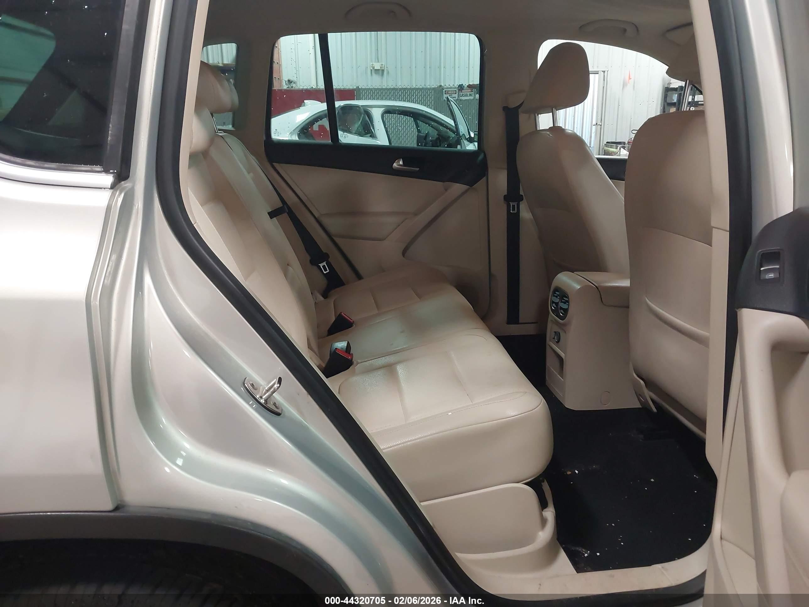 VOLKSWAGEN TIGUAN image 8
