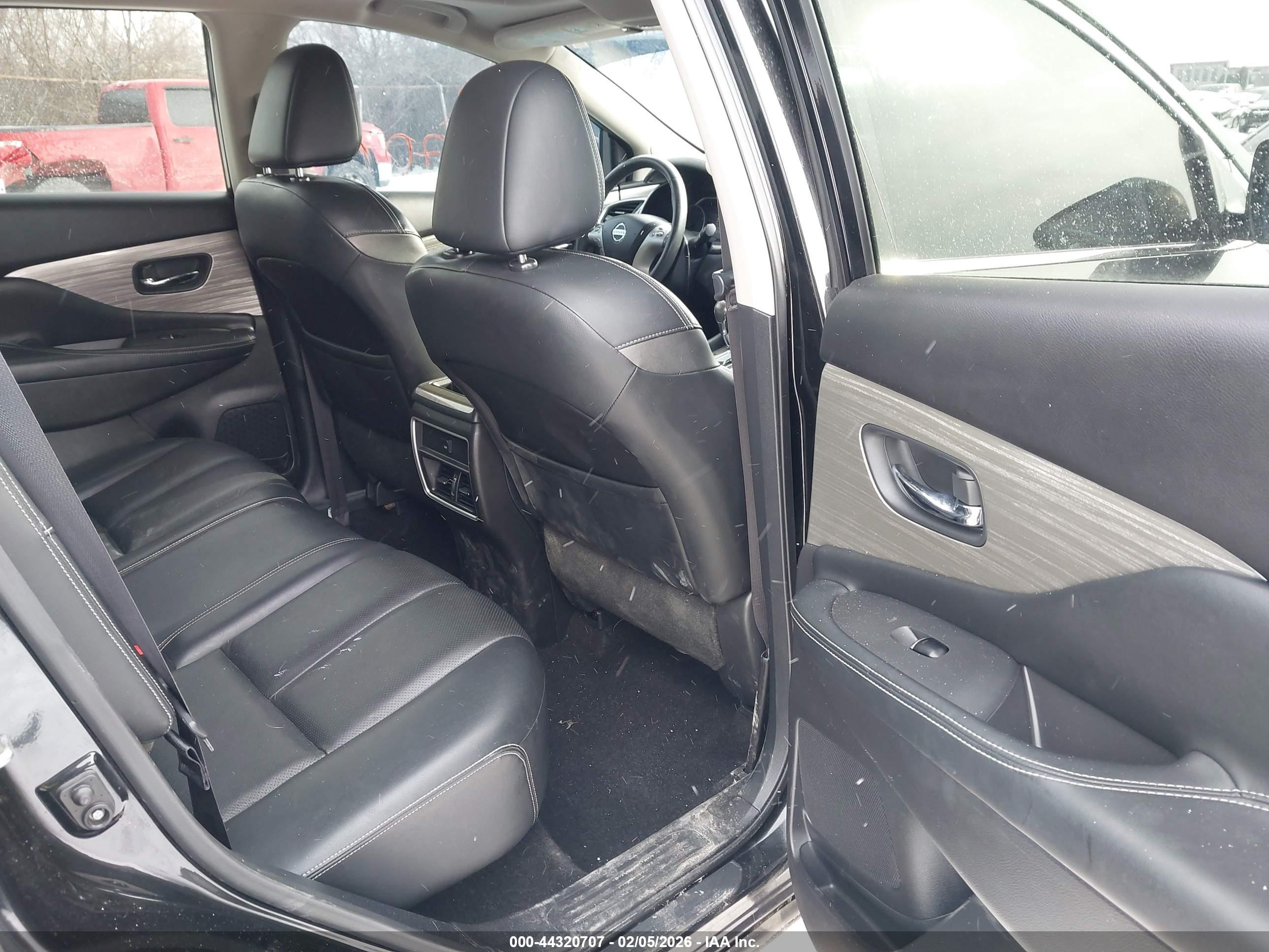 NISSAN MURANO image 8