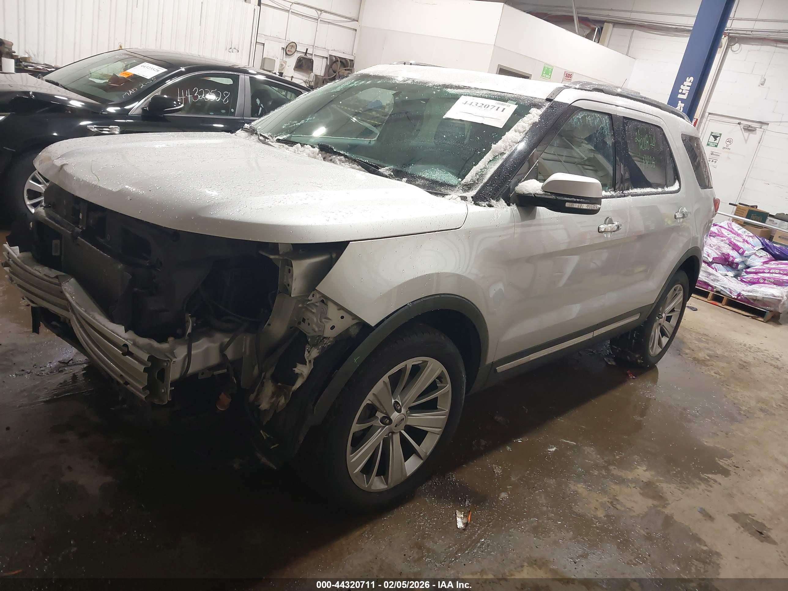 FORD EXPLORER image 2