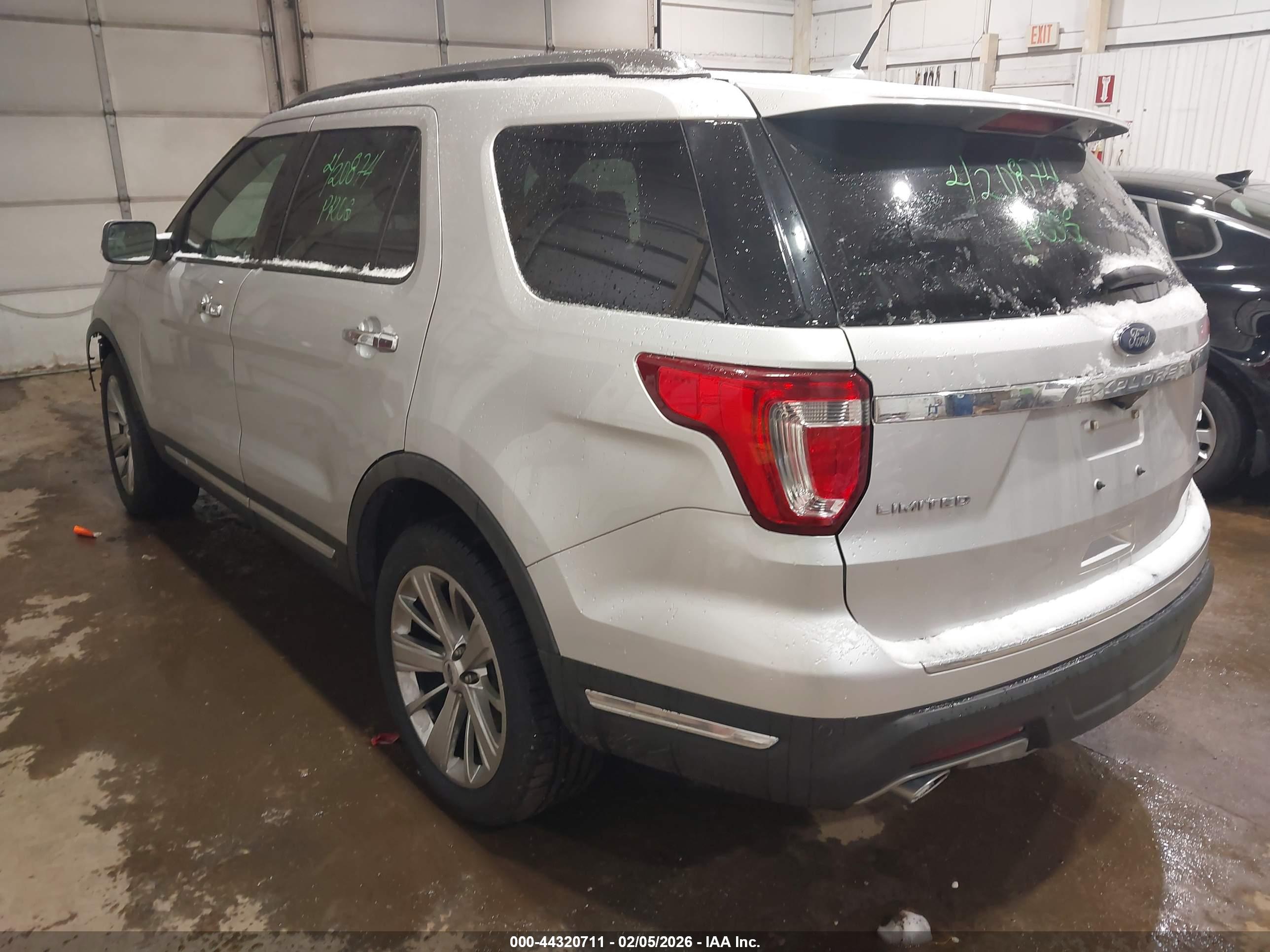 FORD EXPLORER image 3