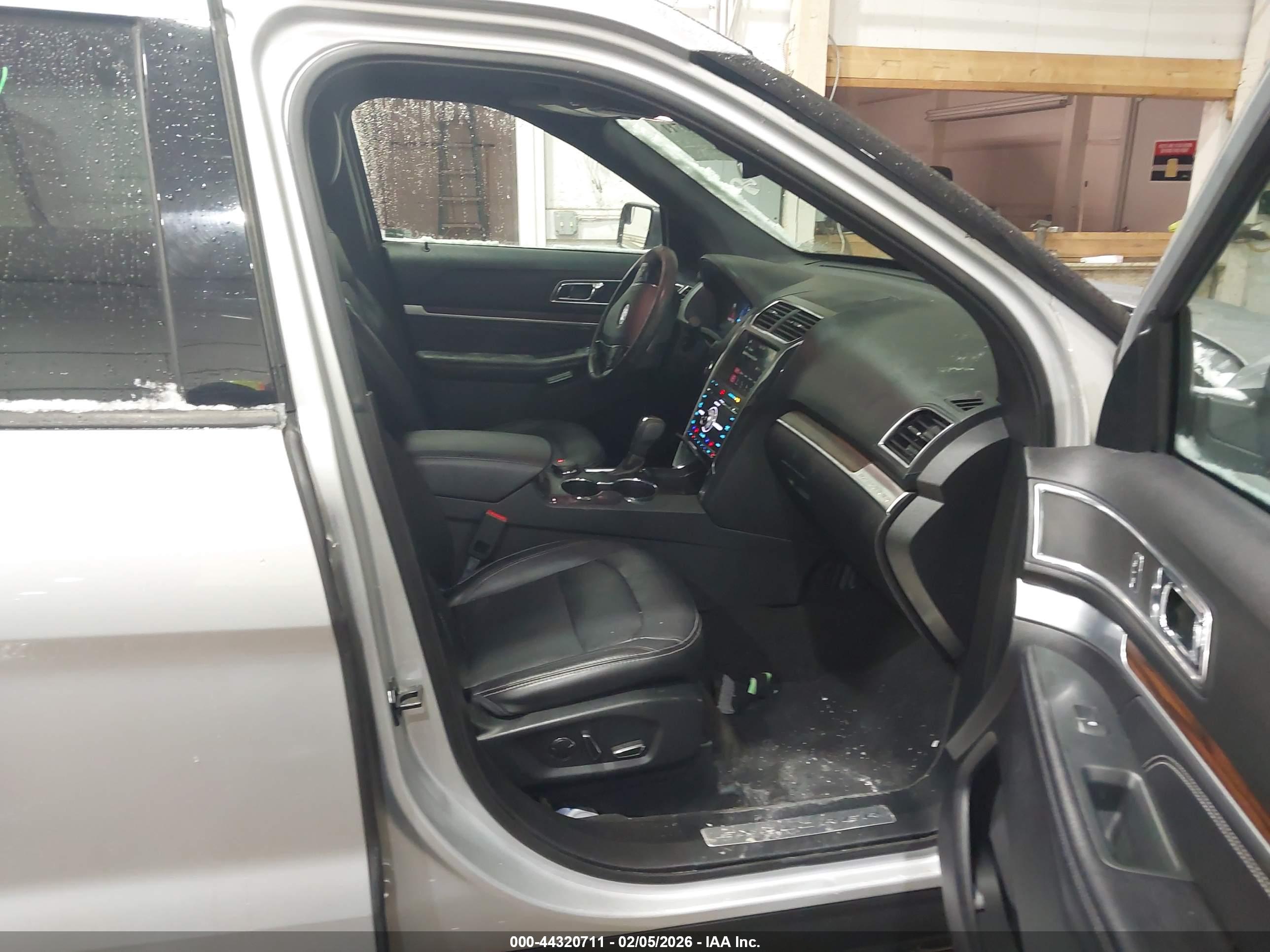 FORD EXPLORER image 5
