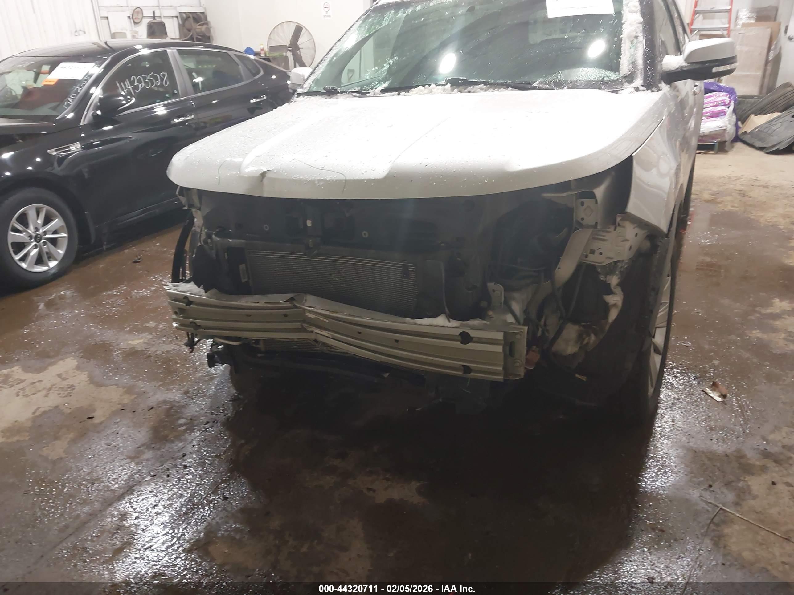 FORD EXPLORER image 6