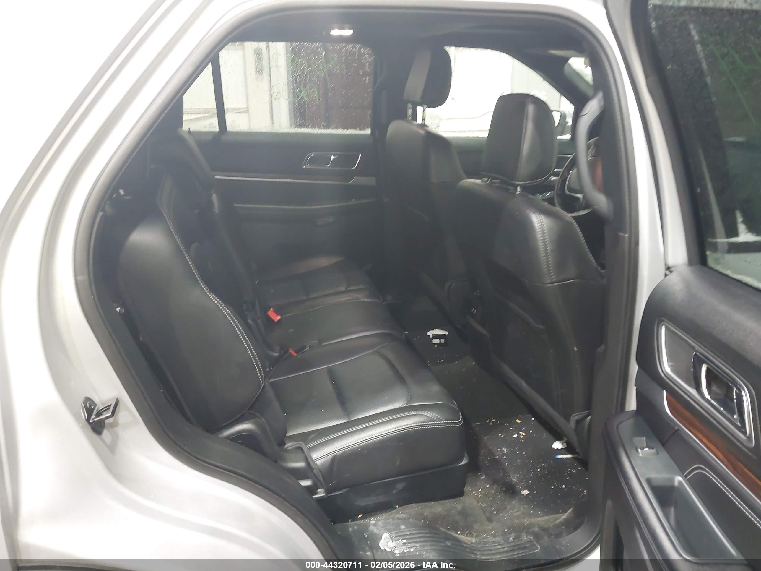 FORD EXPLORER image 8
