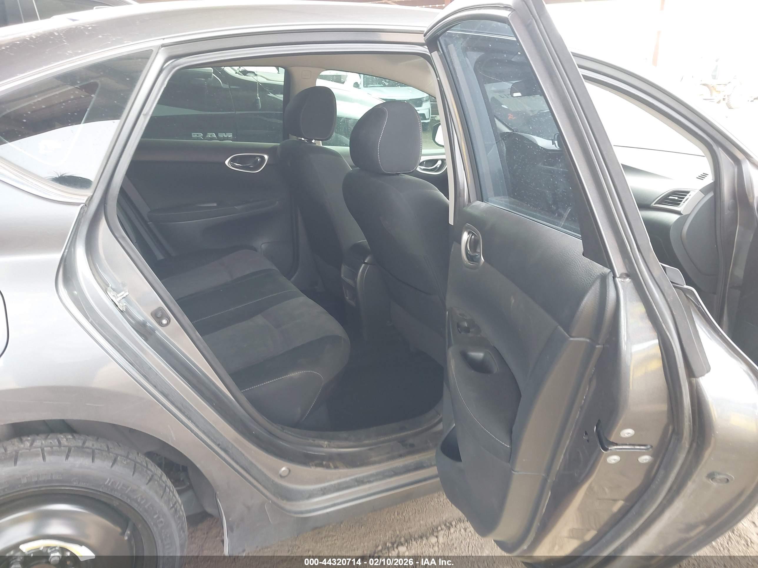 NISSAN SENTRA image 8