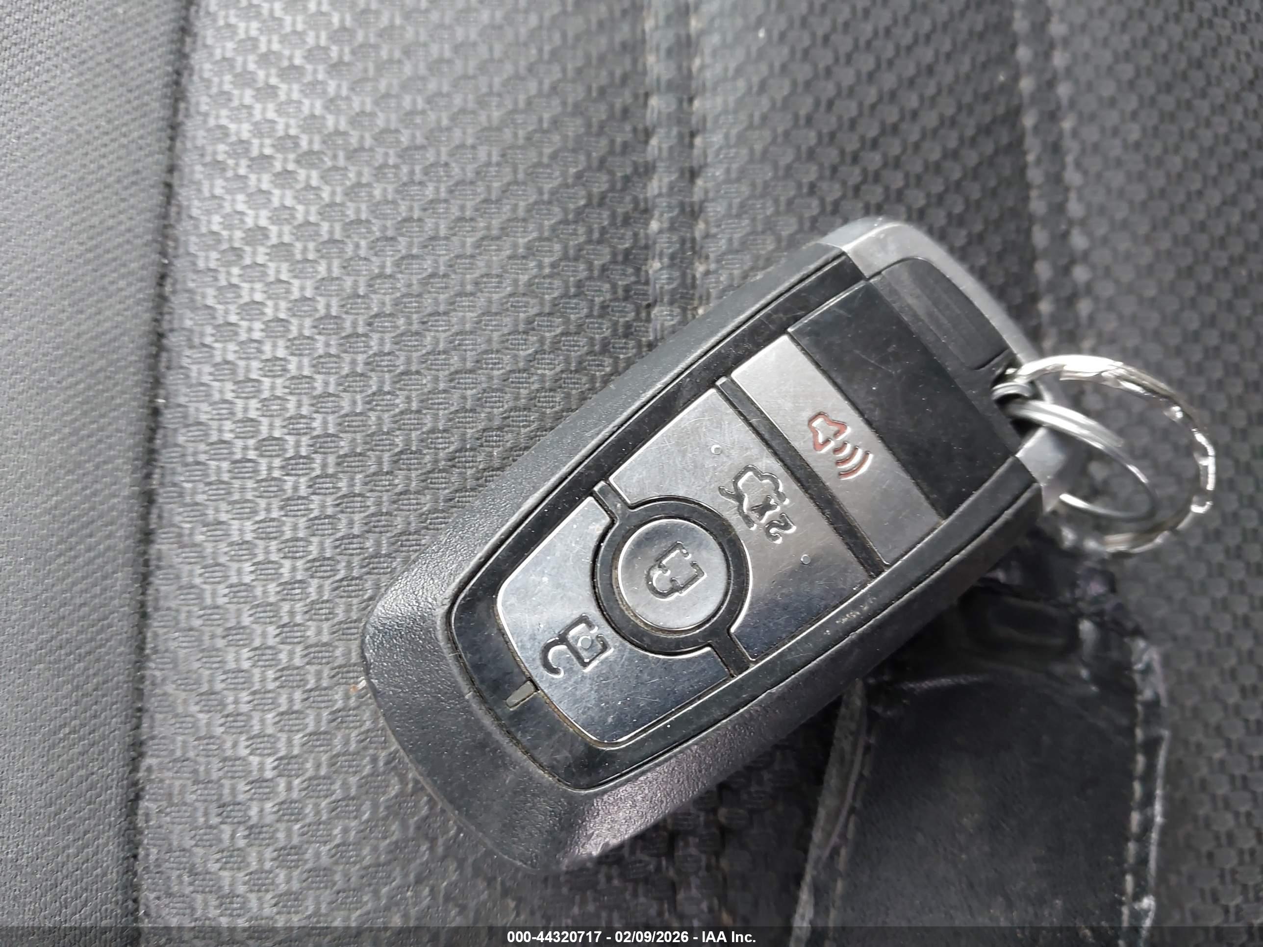 FORD FUSION image 11
