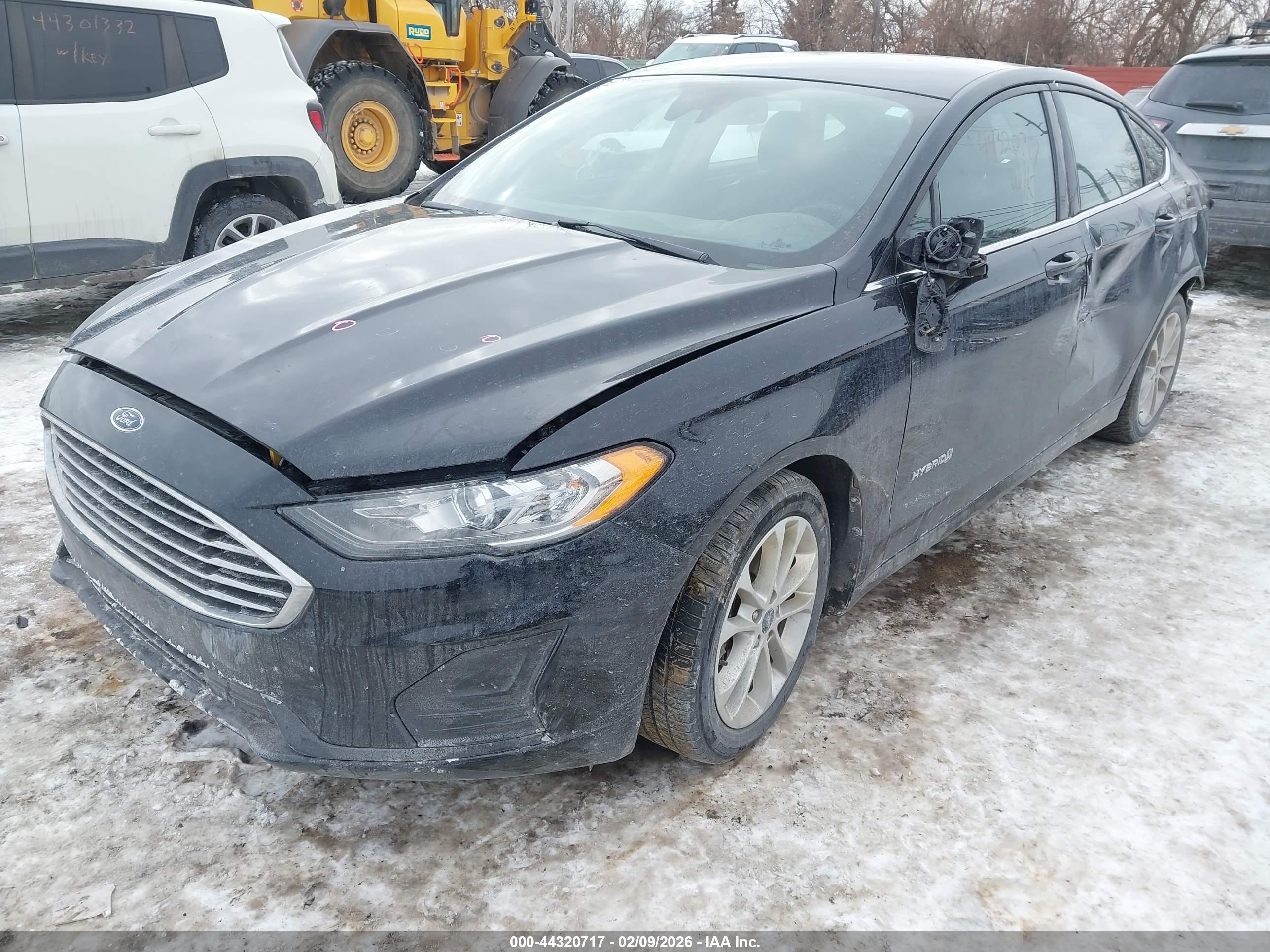 FORD FUSION image 2