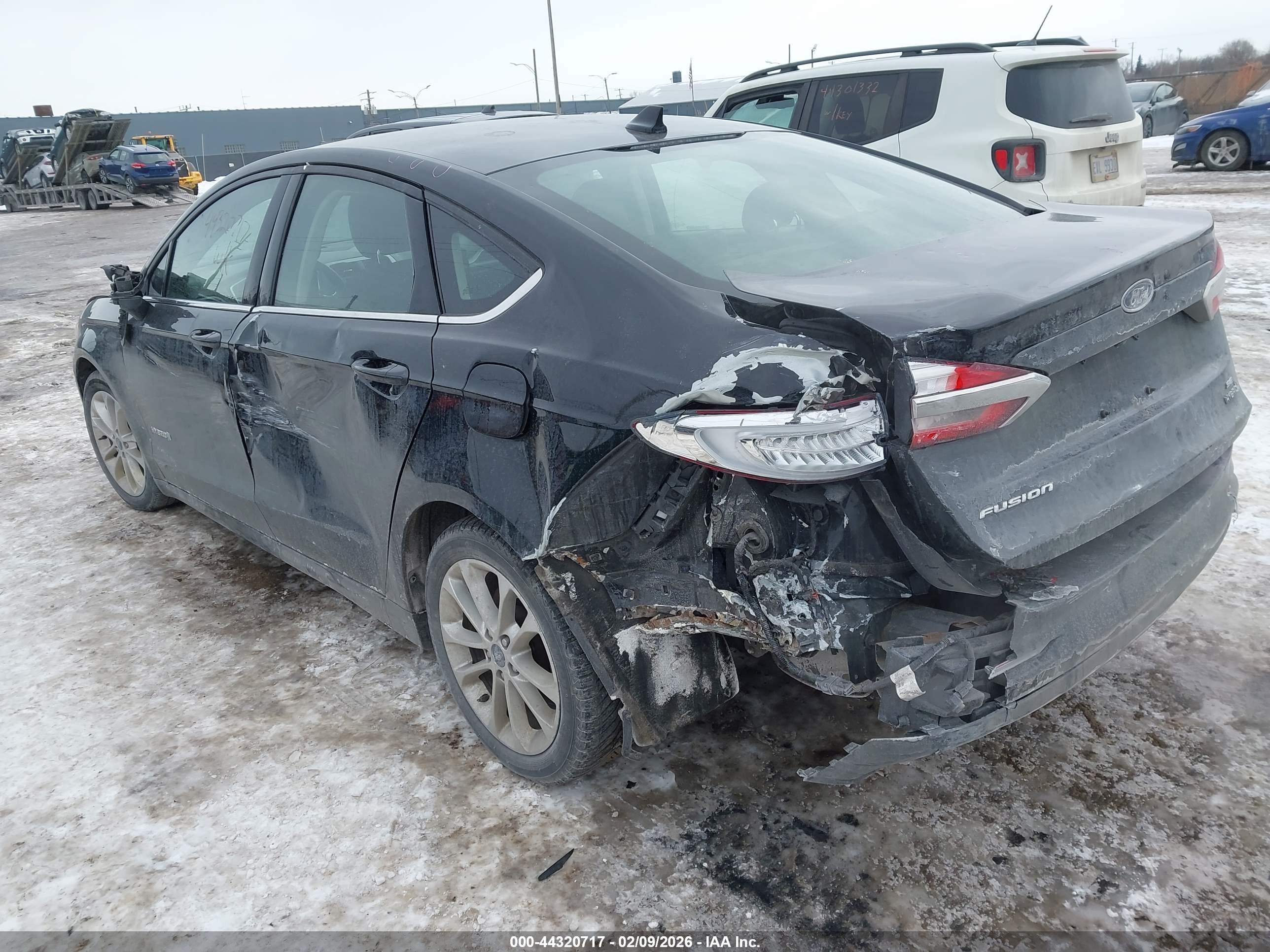 FORD FUSION image 3
