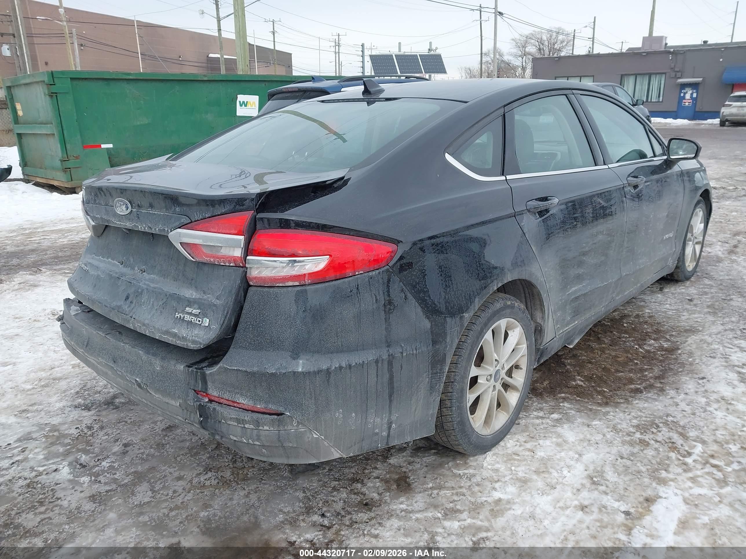FORD FUSION image 4