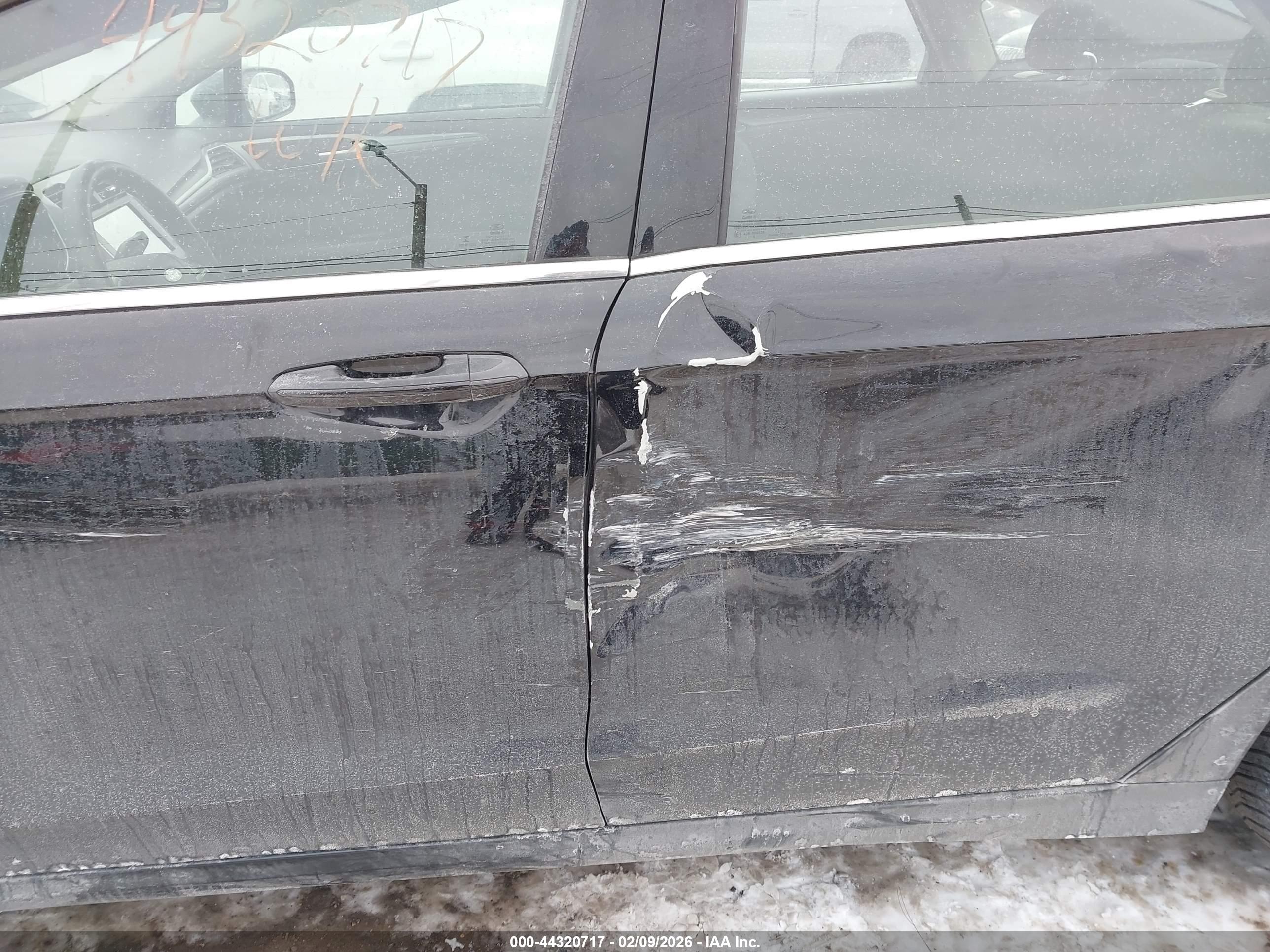 FORD FUSION image 6