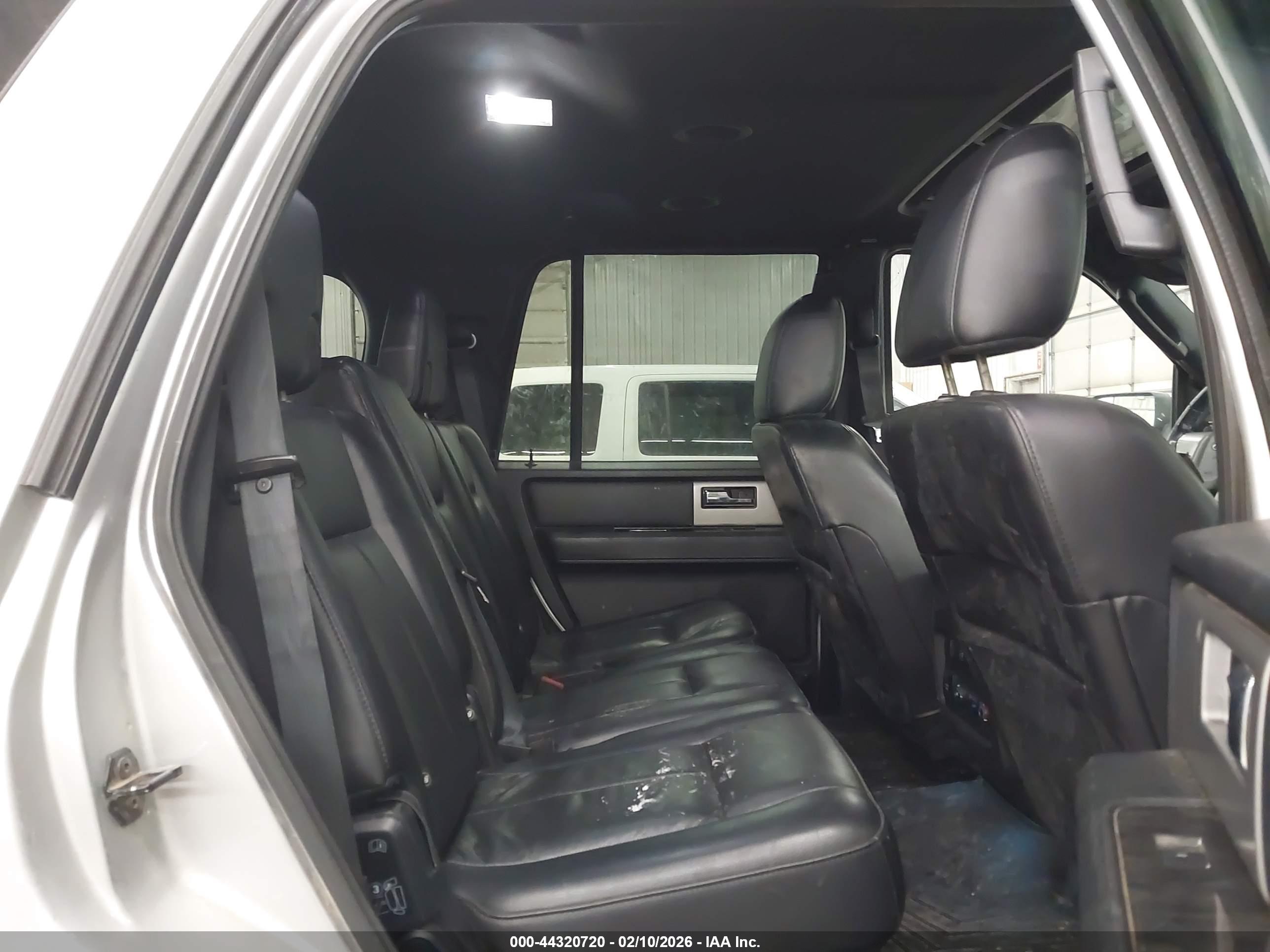 FORD EXPEDITION image 8