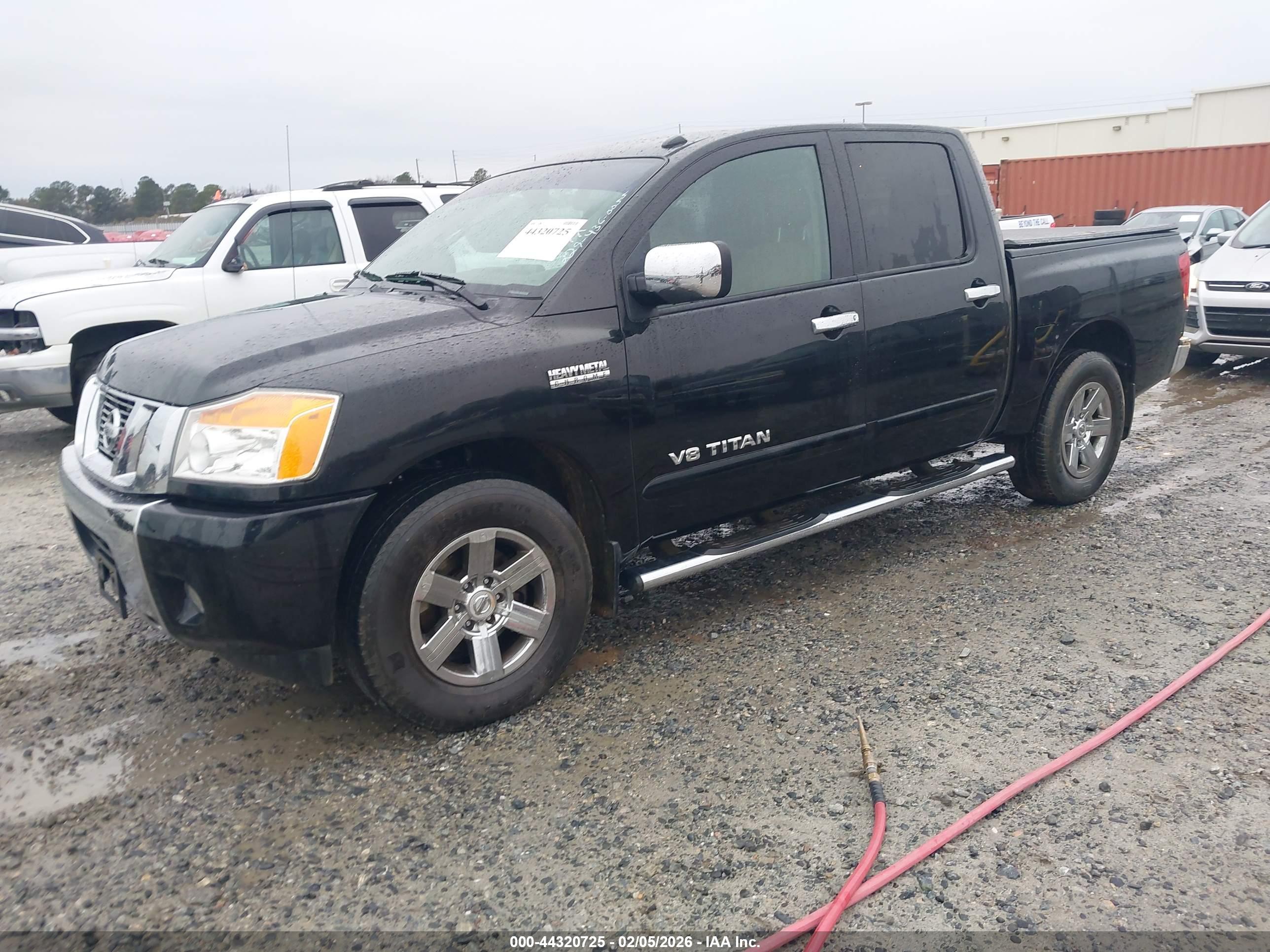 NISSAN TITAN image 2