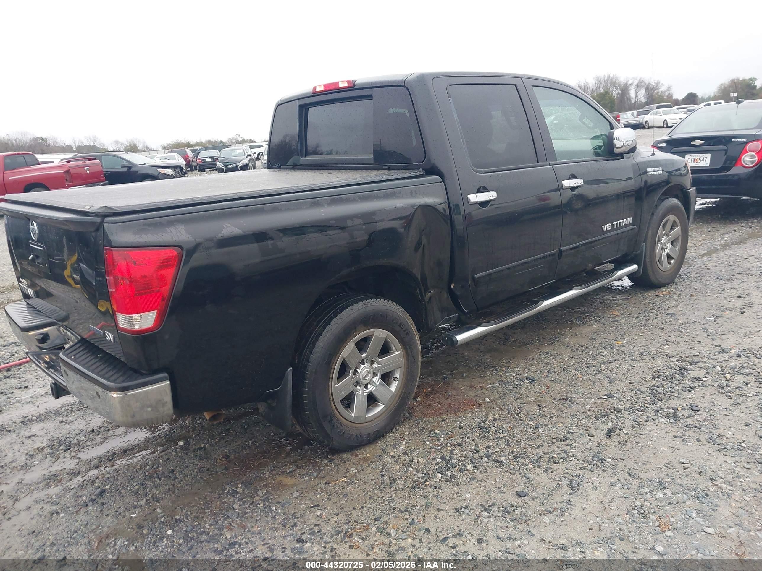 NISSAN TITAN image 4