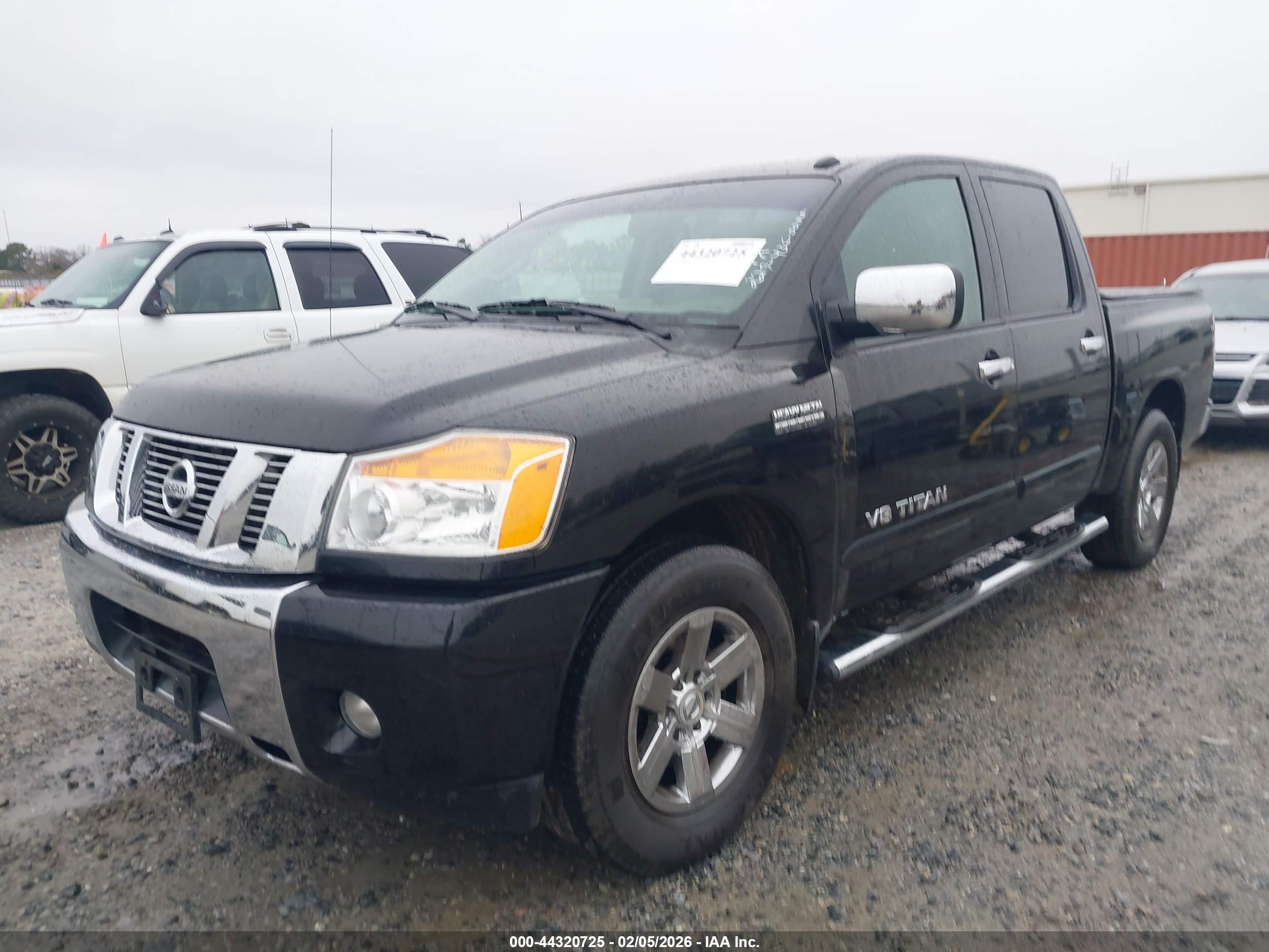 NISSAN TITAN image 6