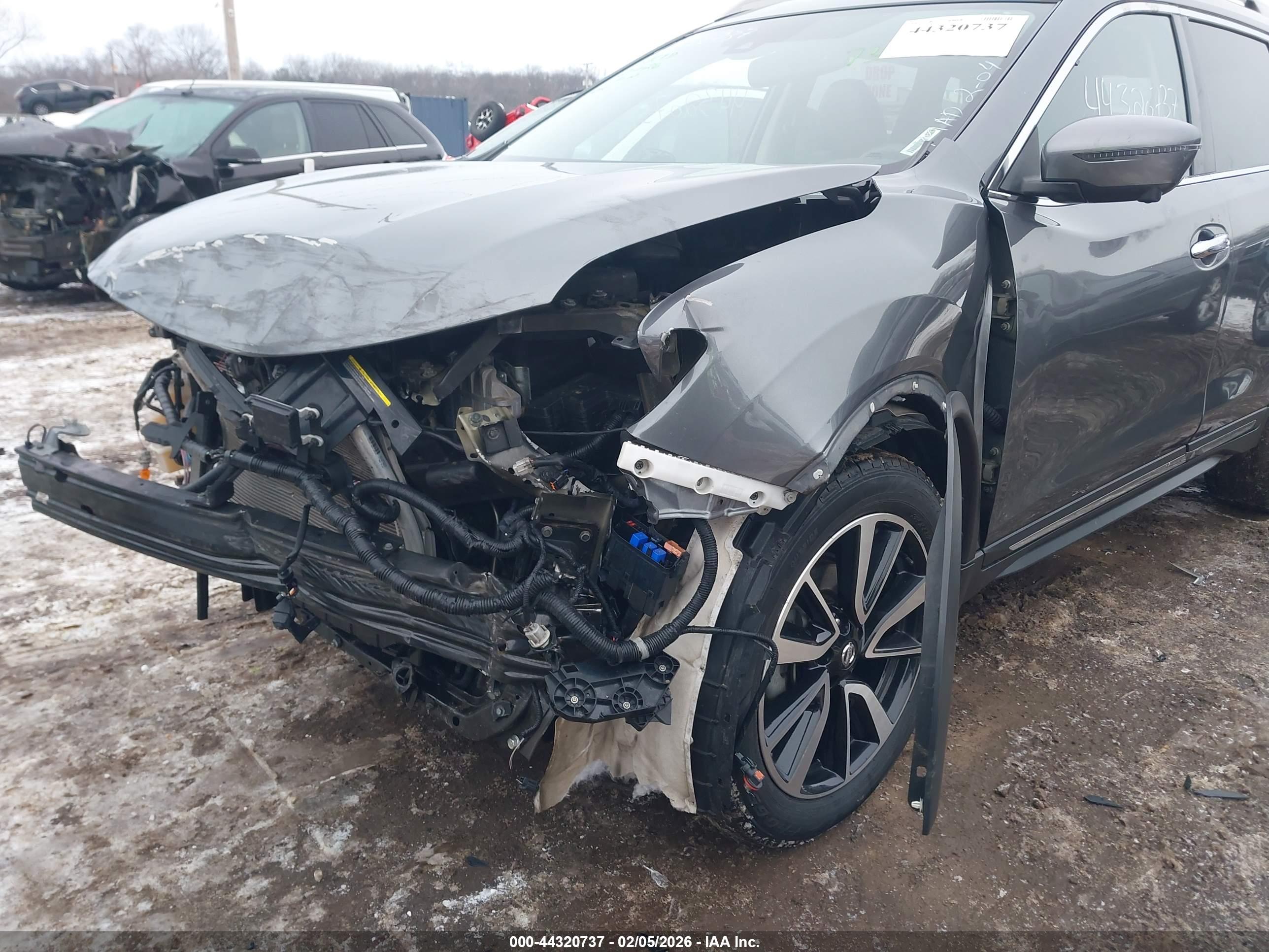 NISSAN ROGUE image 6