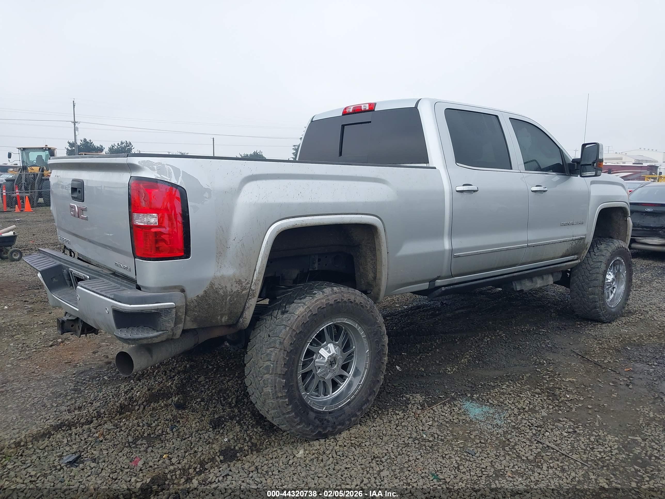 GMC SIERRA image 4