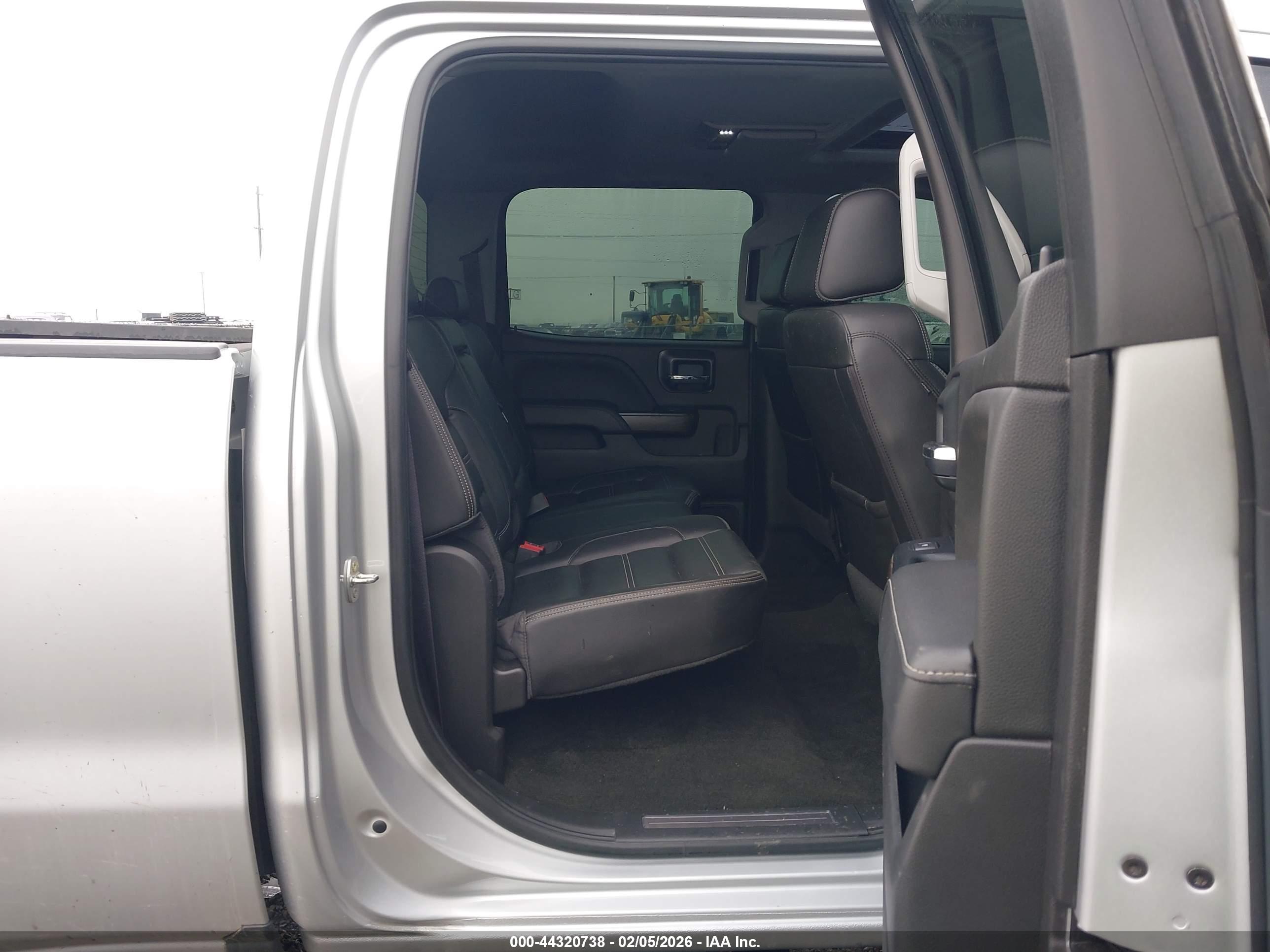 GMC SIERRA image 8