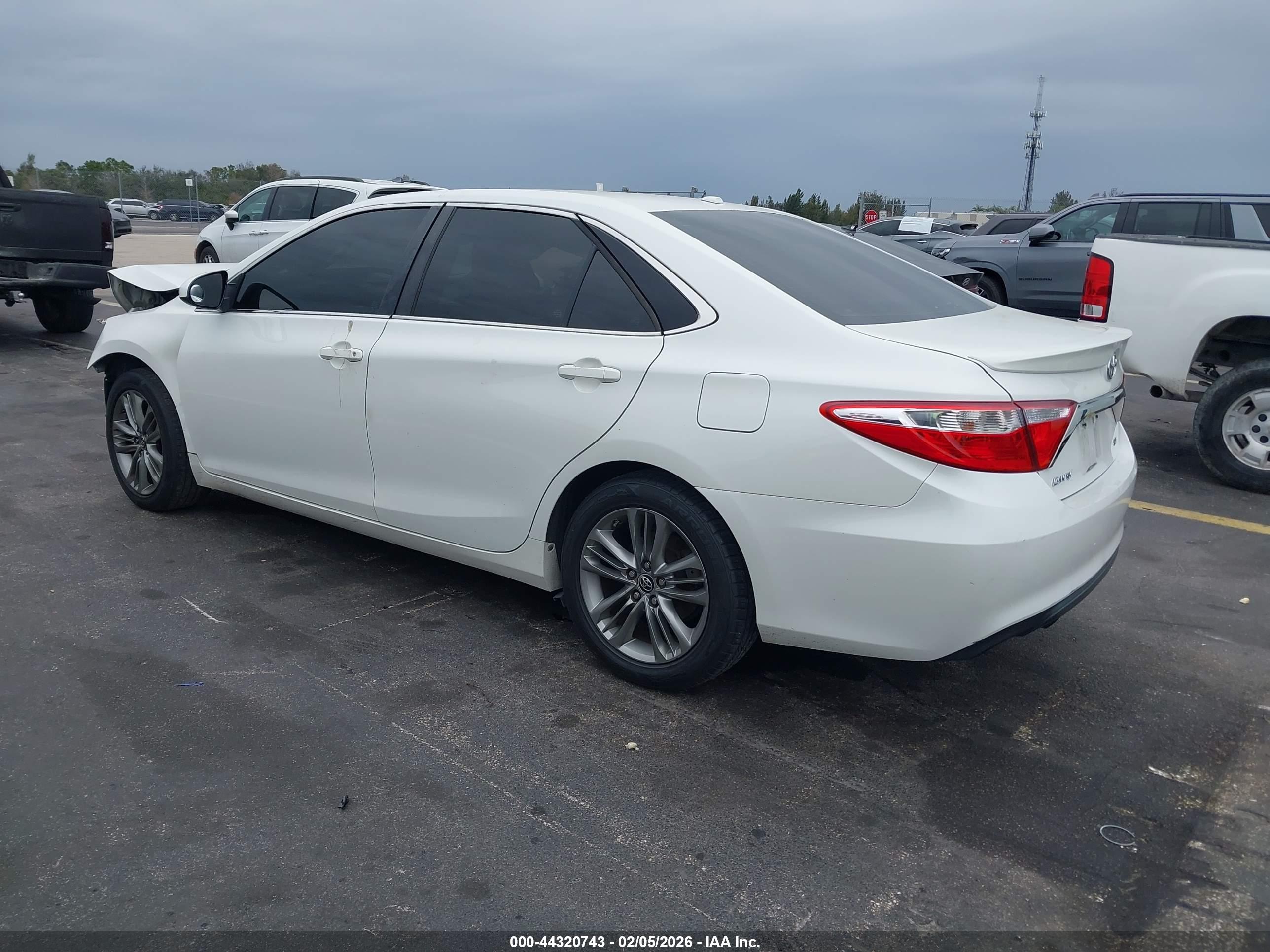 TOYOTA CAMRY image 3