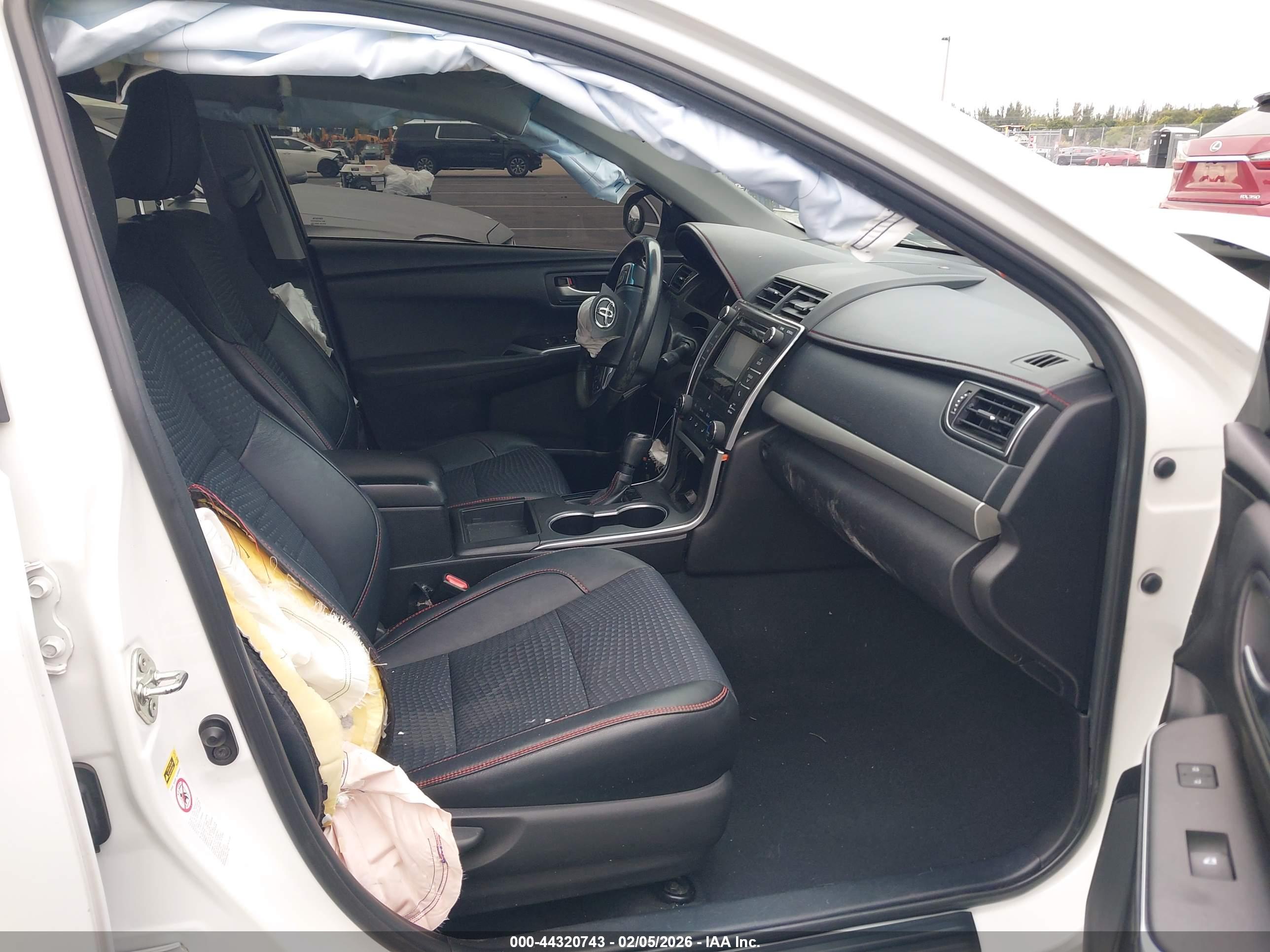 TOYOTA CAMRY image 5