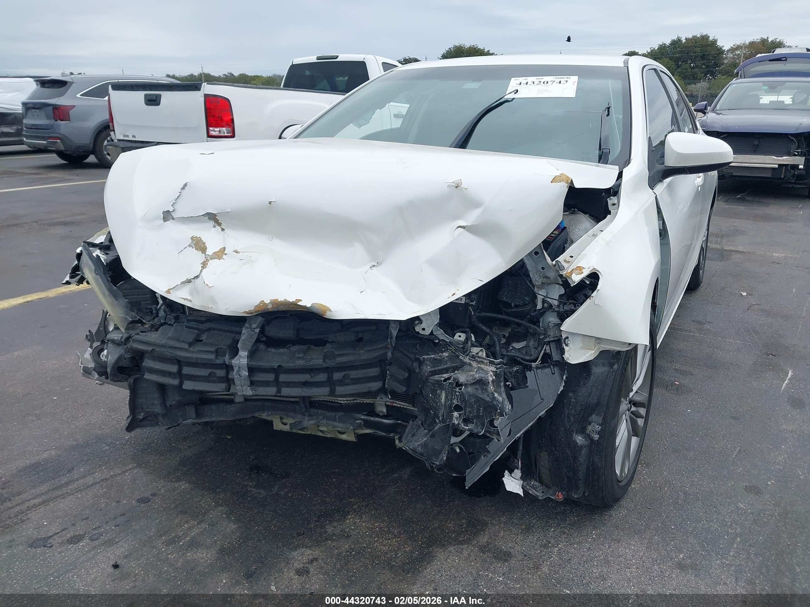 TOYOTA CAMRY image 6