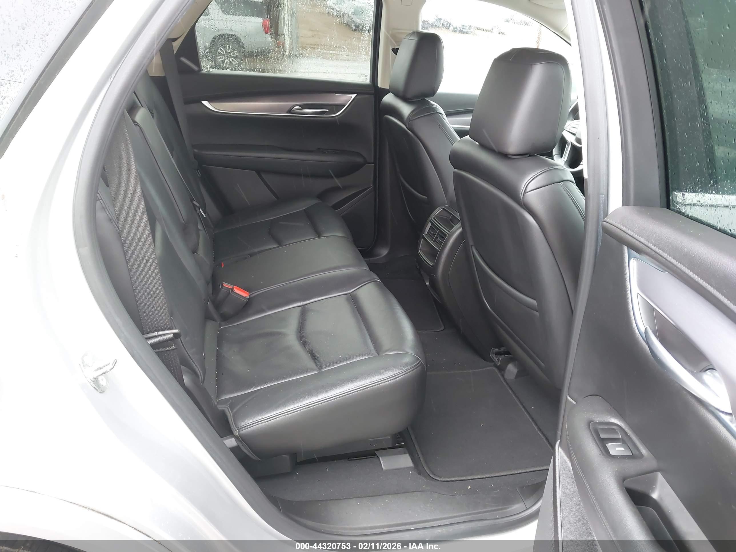 CADILLAC XT5 image 8